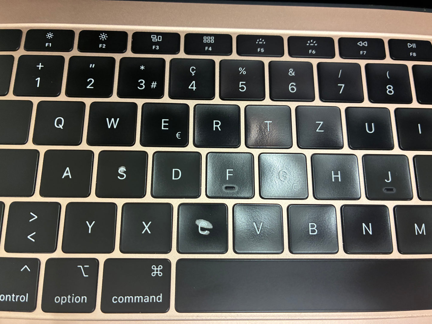 Apple MacBook Air 13 Gold günstig gebraucht kaufen