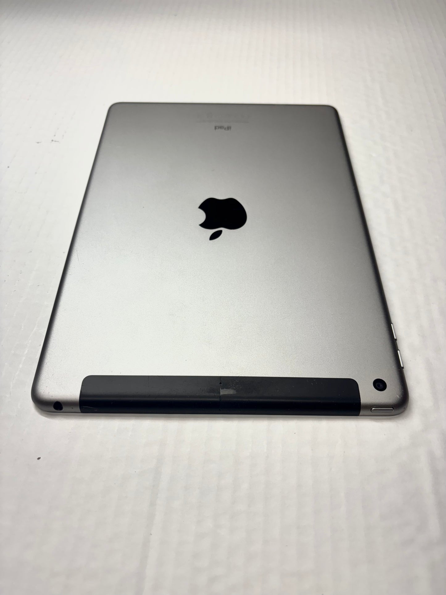 Apple iPad 5. Gen (2017) Space Grau günstig gebraucht kaufen