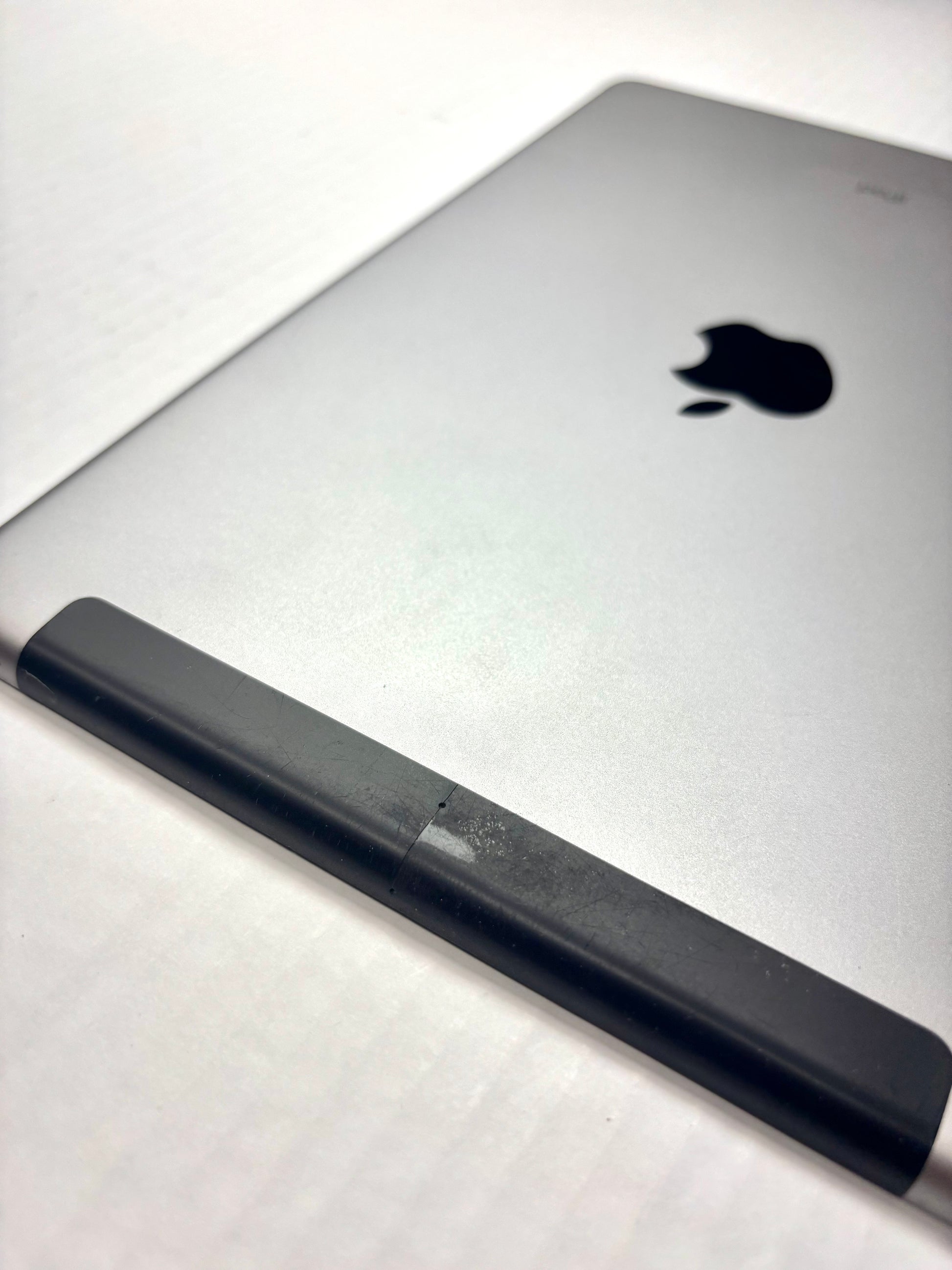 Apple iPad 5. Gen (2017) Space Grau günstig gebraucht kaufen