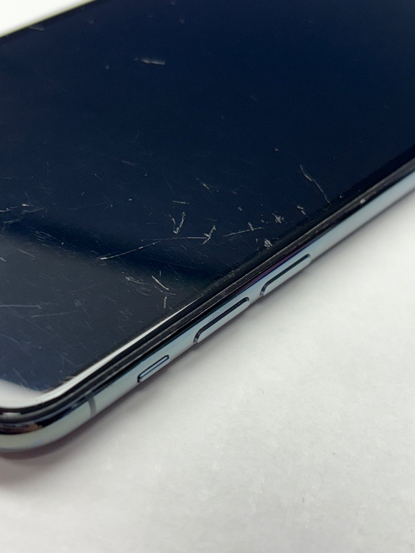 Apple iPhone 11 Pro Nachtgrün günstig gebraucht kaufen