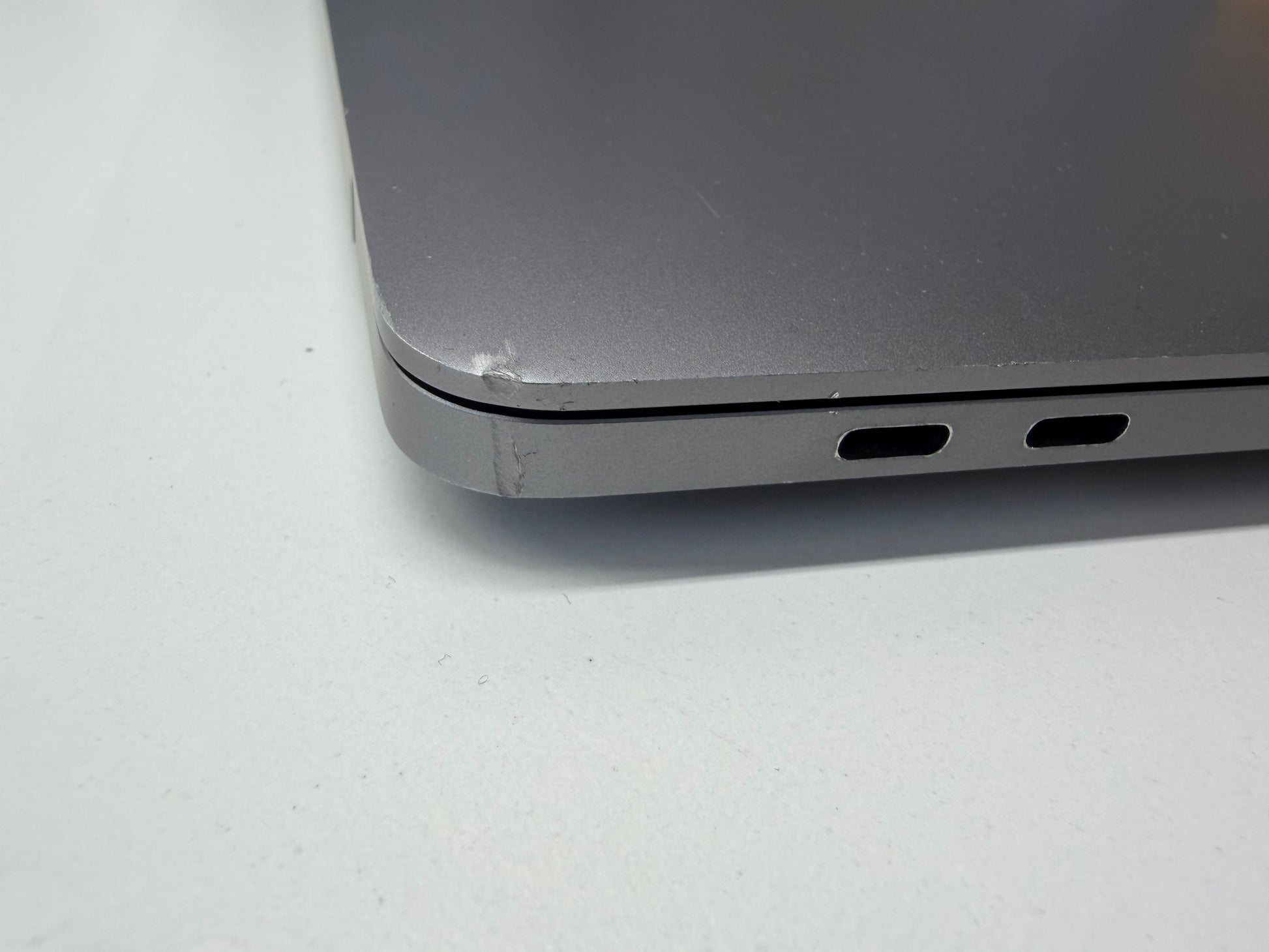 Apple MacBook Pro 16, mit Touch Bar Space Gray günstig gebraucht kaufen