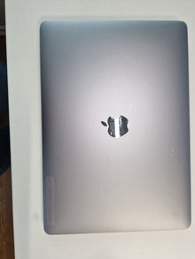 Apple MacBook Air 13 M1, 8-Core CPU und 7-Core GPU Late 2020 Space Grau Grau günstig gebraucht kaufen