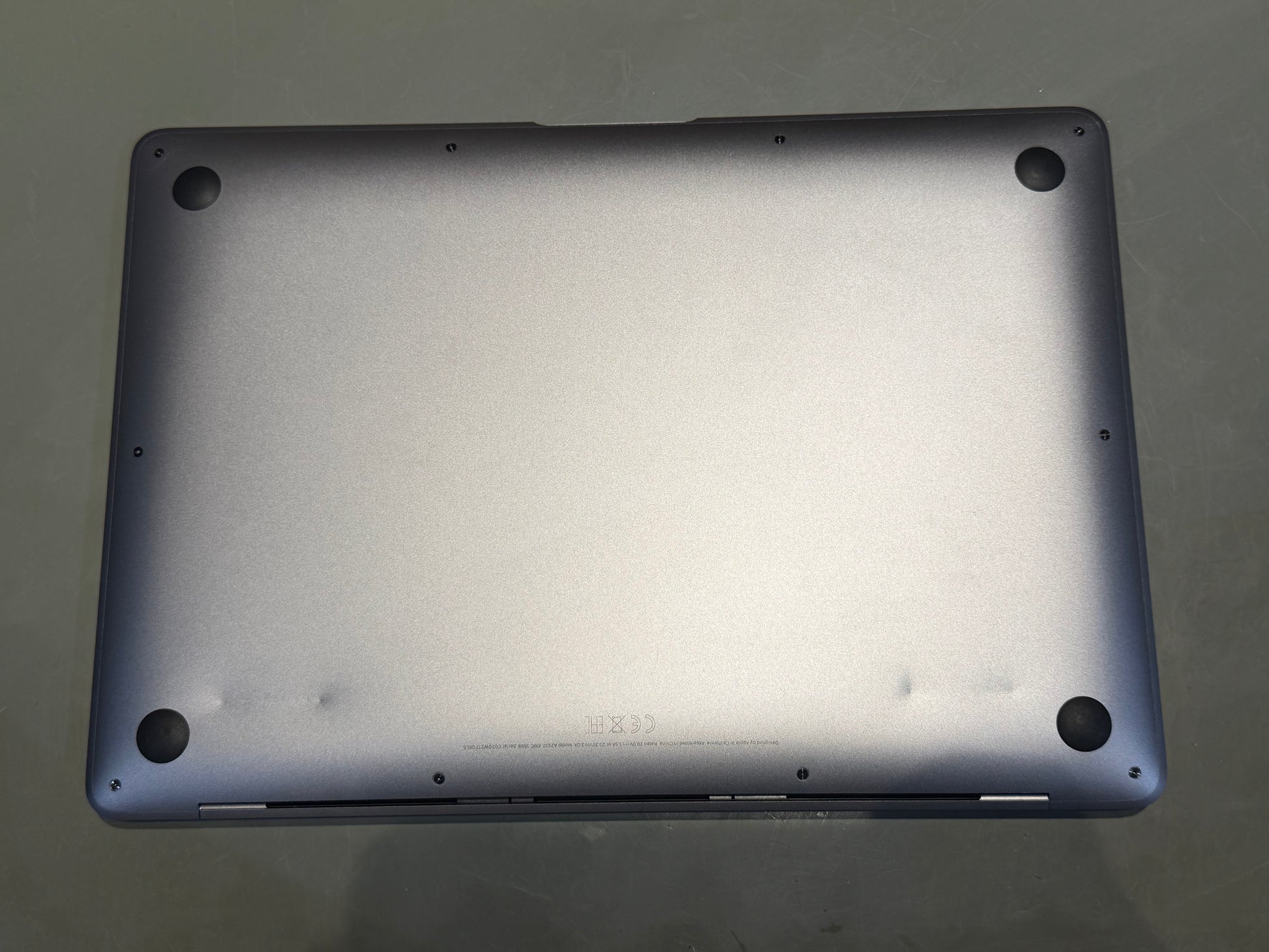 Apple MacBook Air 13 M1, 8-Core CPU und 7-Core GPU Late 2020 Space Grau Grau günstig gebraucht kaufen