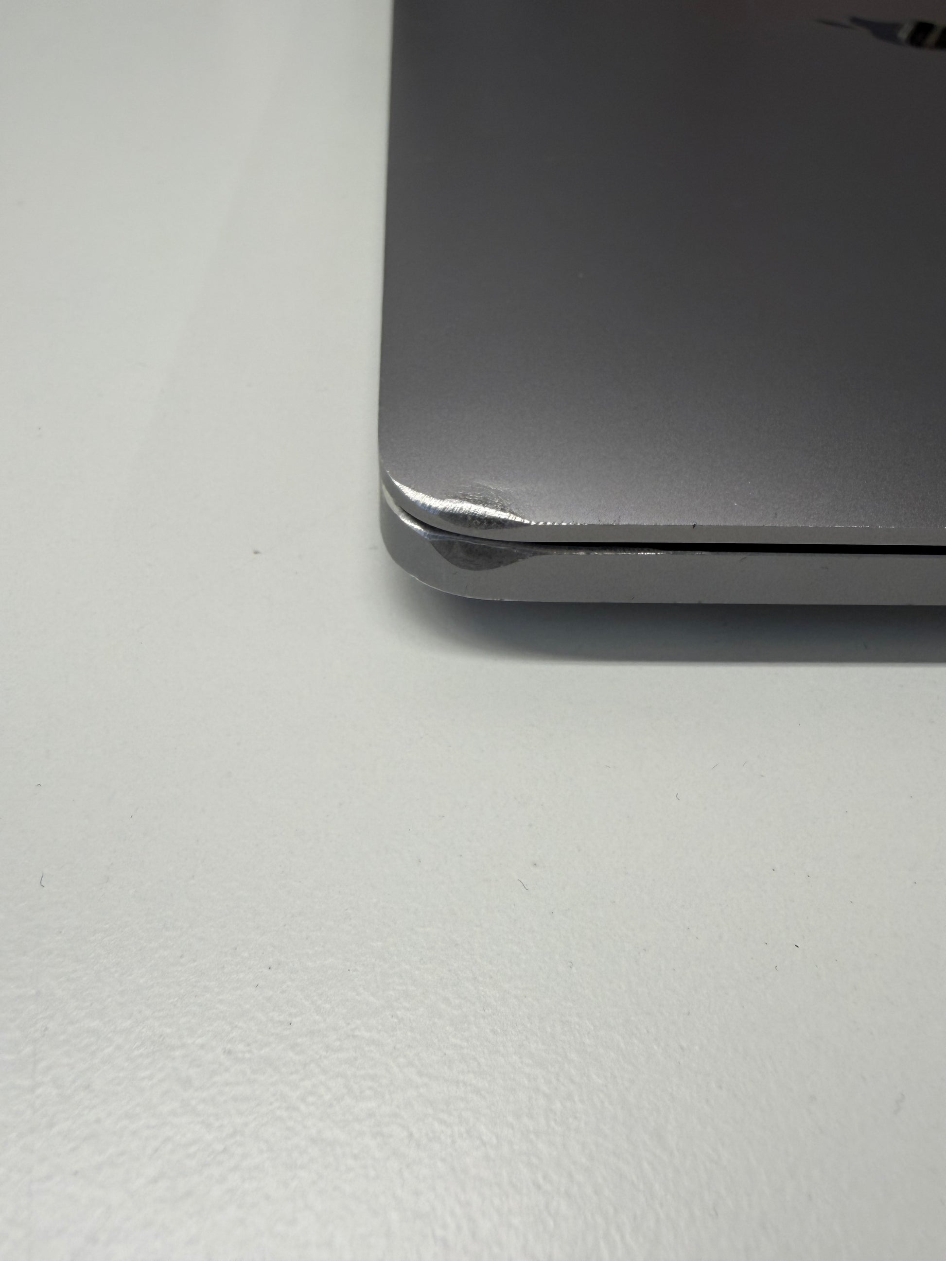 Apple MacBook Pro 16, mit Touch Bar Space Gray günstig gebraucht kaufen