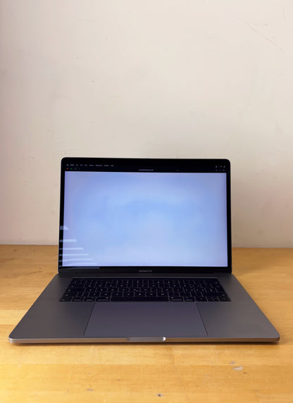 MacBook Pro 15 Zoll mit Touch Bar günstig gebraucht kaufen