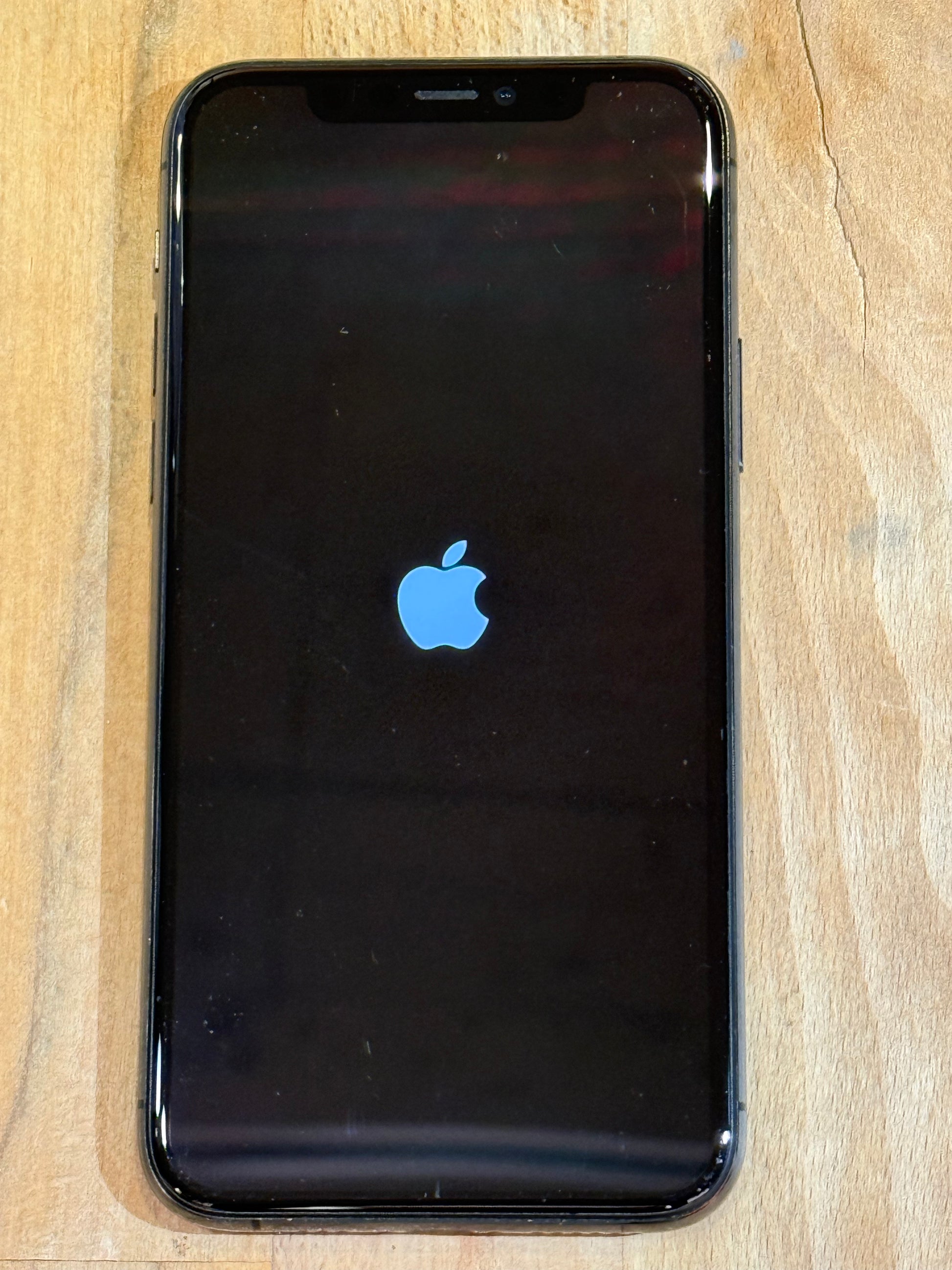 Apple iPhone 11 Pro 11 Pro Space Grau günstig gebraucht kaufen