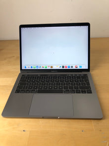 Apple MacBook Pro 13, mit Touch Bar Space Grau günstig gebraucht kaufen