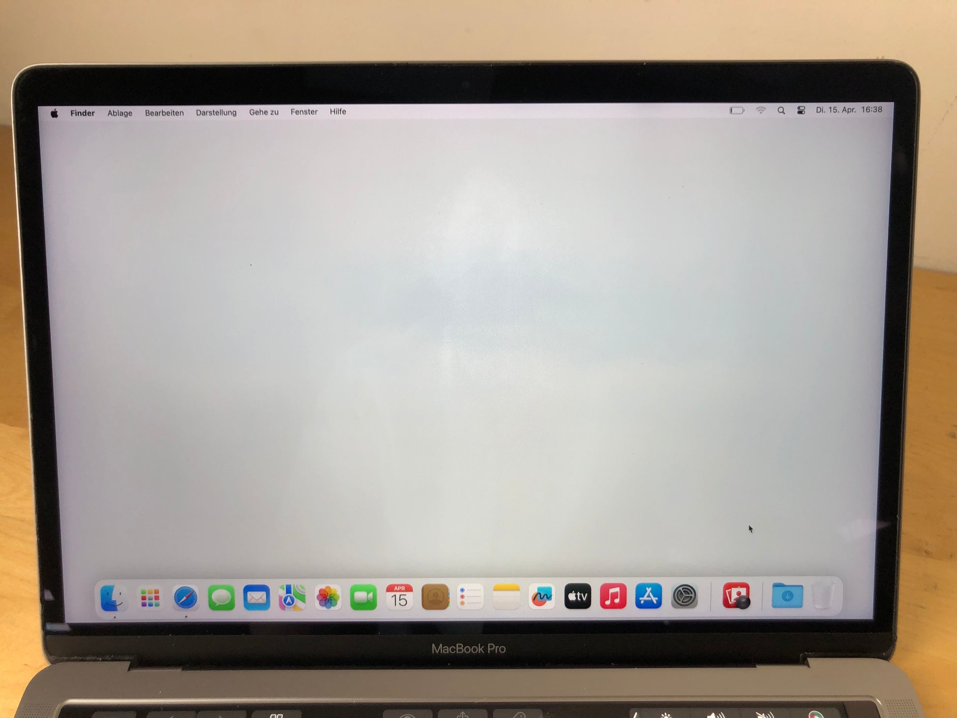 Apple MacBook Pro 13, mit Touch Bar Space Grau günstig gebraucht kaufen