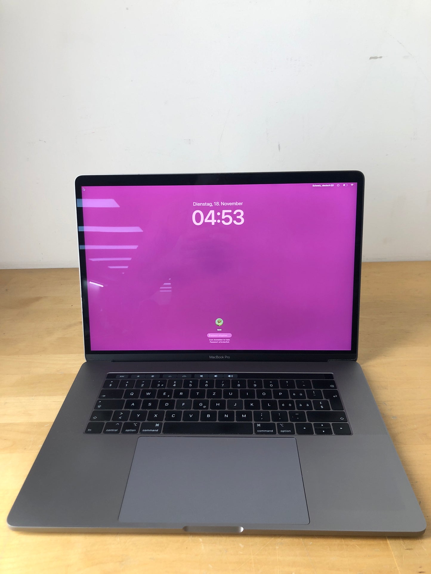 MacBook Pro 15 Zoll mit Touch Bar günstig gebraucht kaufen