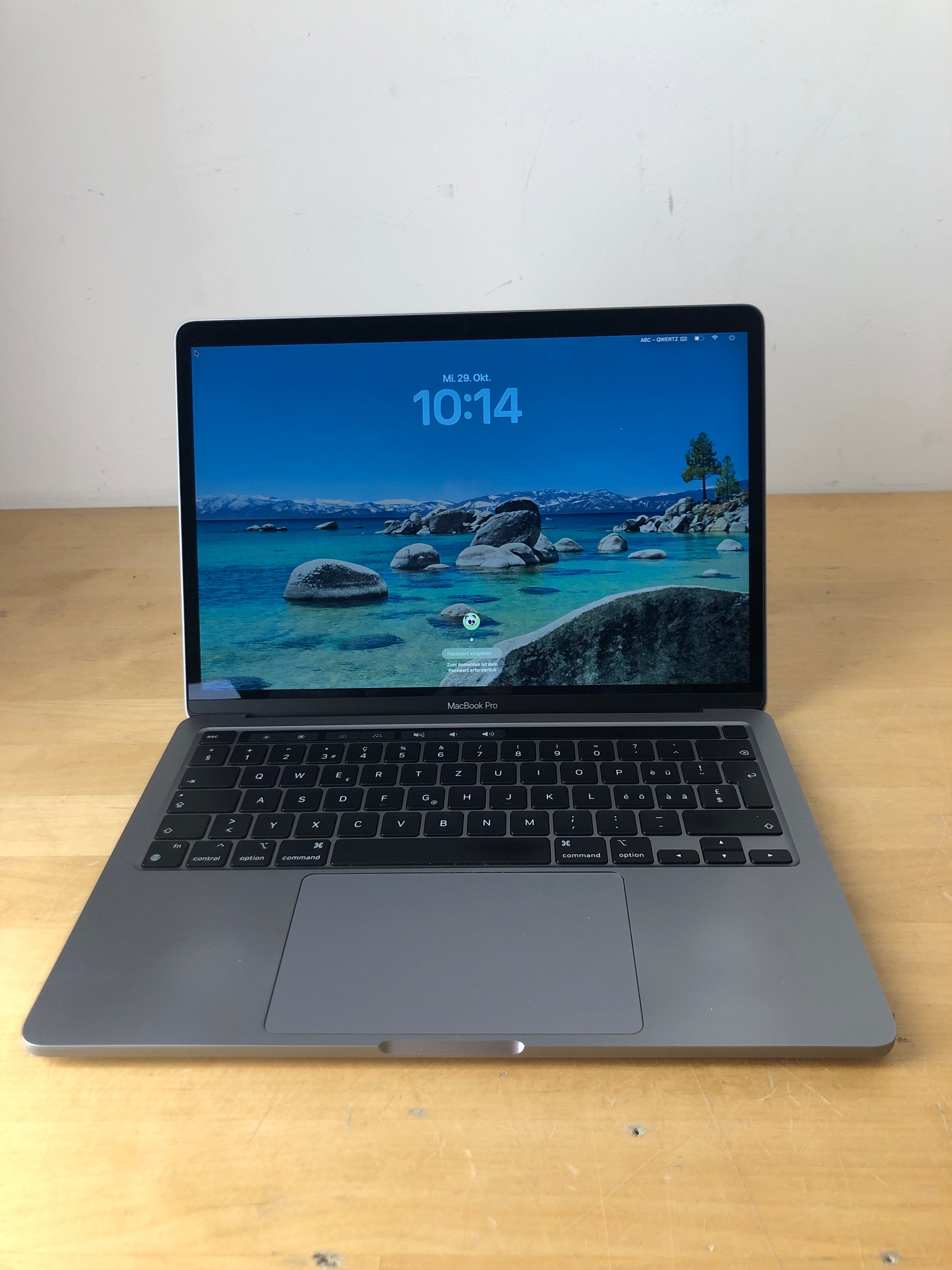 Apple MacBook Pro 13, mit Touch Bar Space Grau günstig gebraucht kaufen