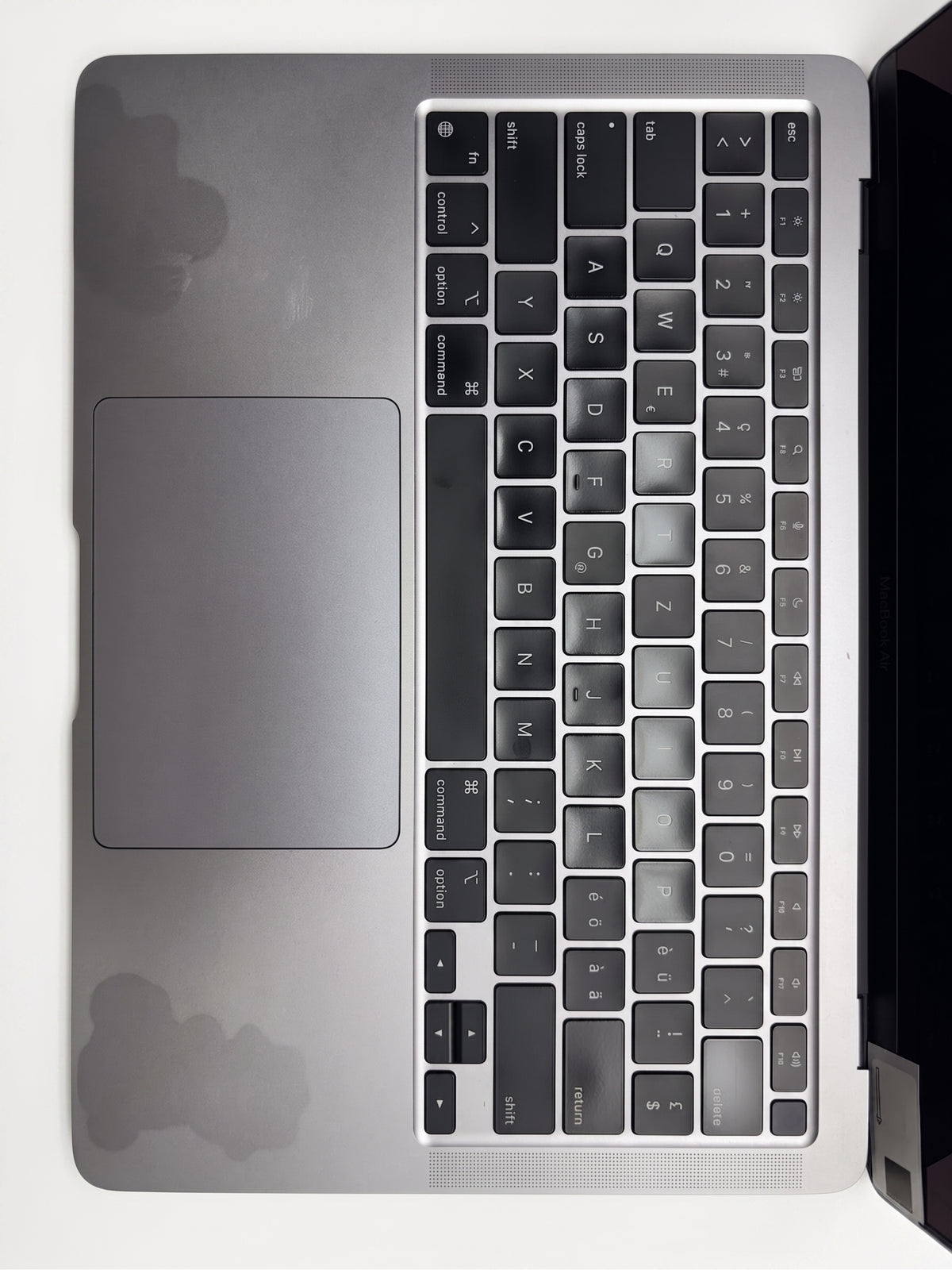 Apple MacBook Air 13 M1, 8-Core CPU und 7-Core GPU Late 2020 Space Grau Grau günstig gebraucht kaufen