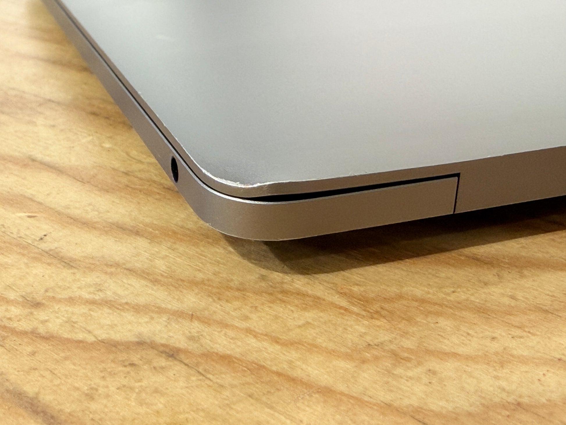 Apple MacBook Pro 13, mit Touch Bar Space Grau günstig gebraucht kaufen