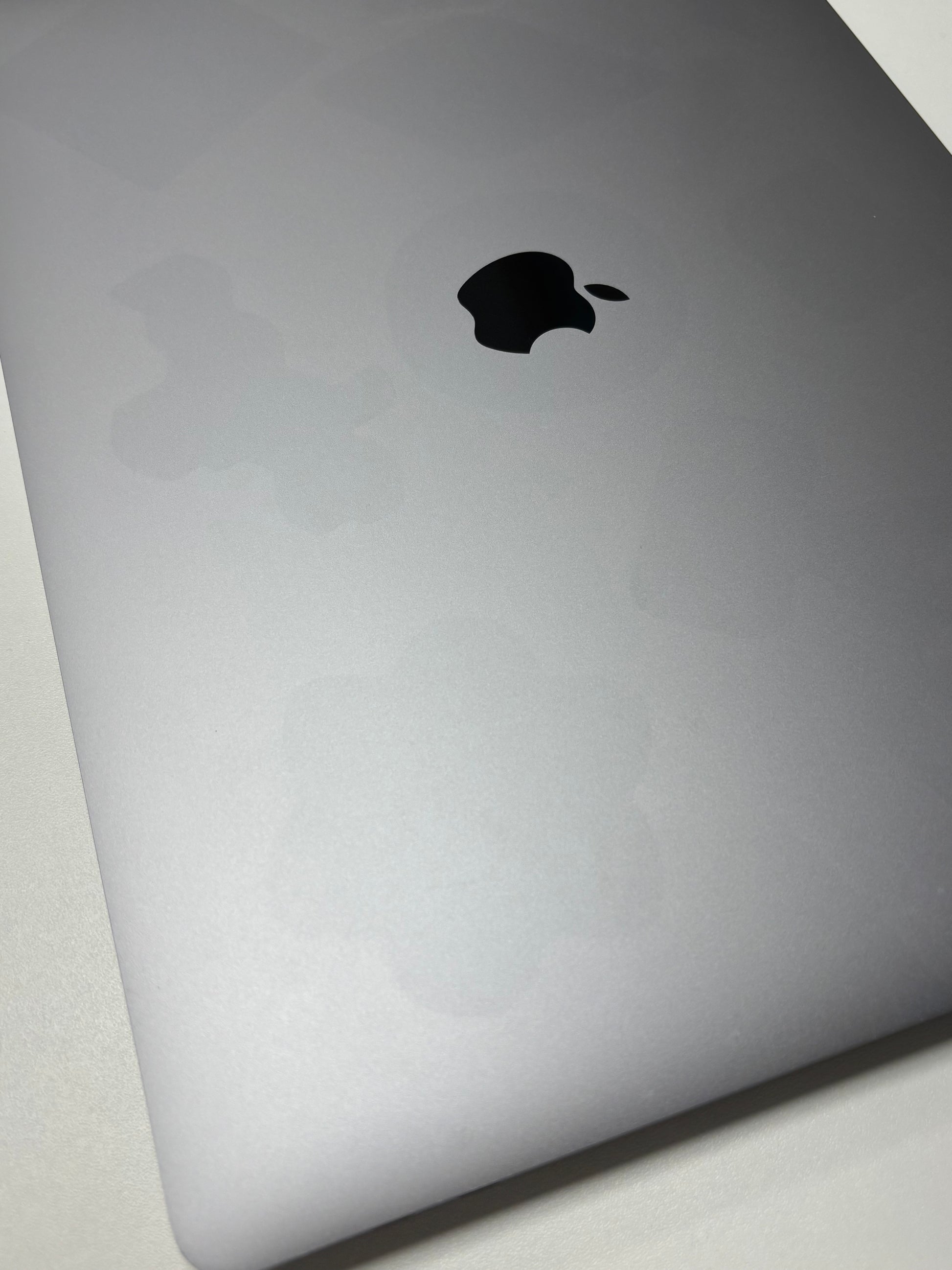 Apple MacBook Pro 16, mit Touch Bar Space Gray günstig gebraucht kaufen