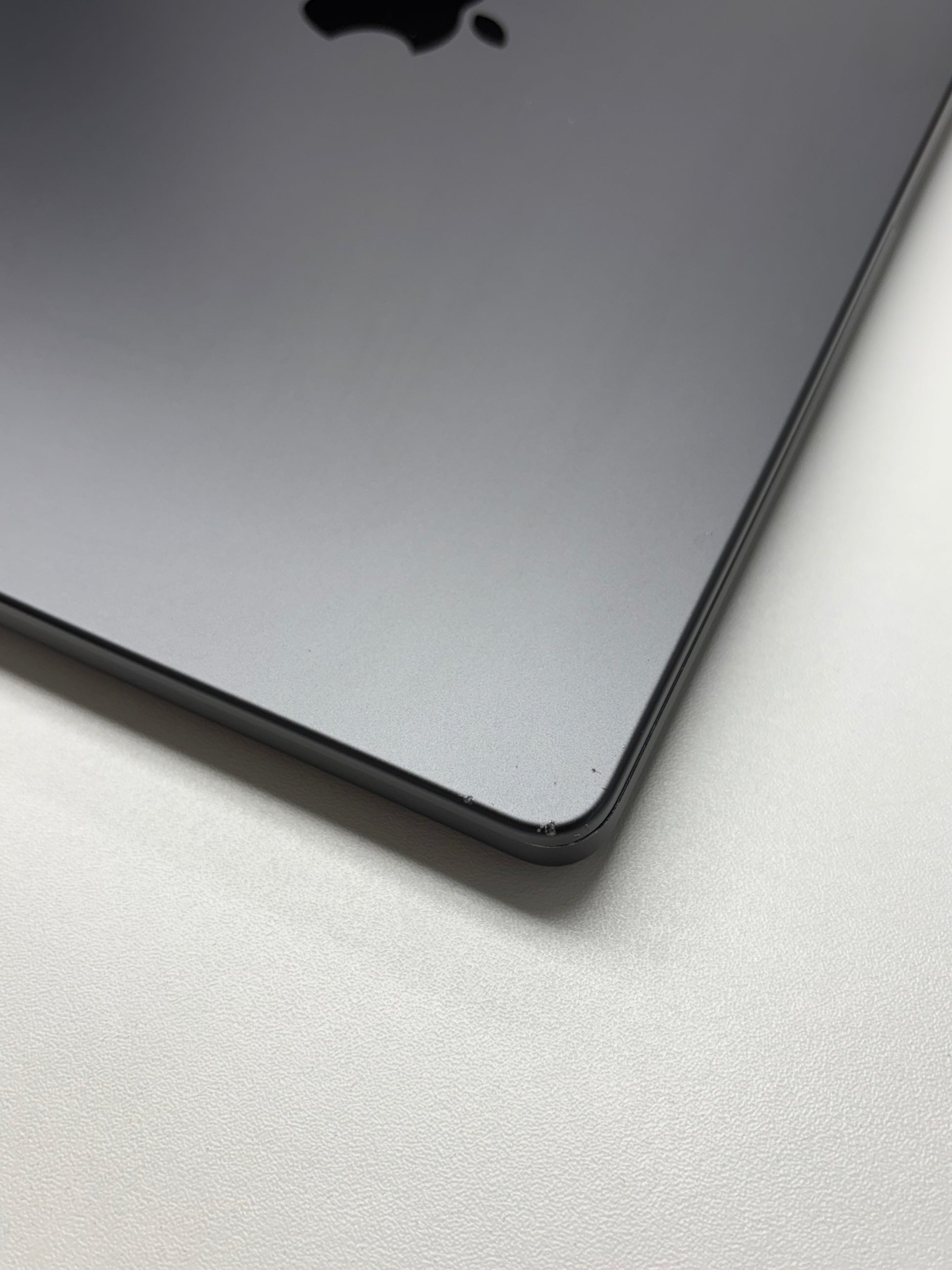 Apple MacBook Pro 14 M5, 10-Core CPU und 10-Core GPU Late 2025 Space Schwarz Schwarz günstig gebraucht kaufen