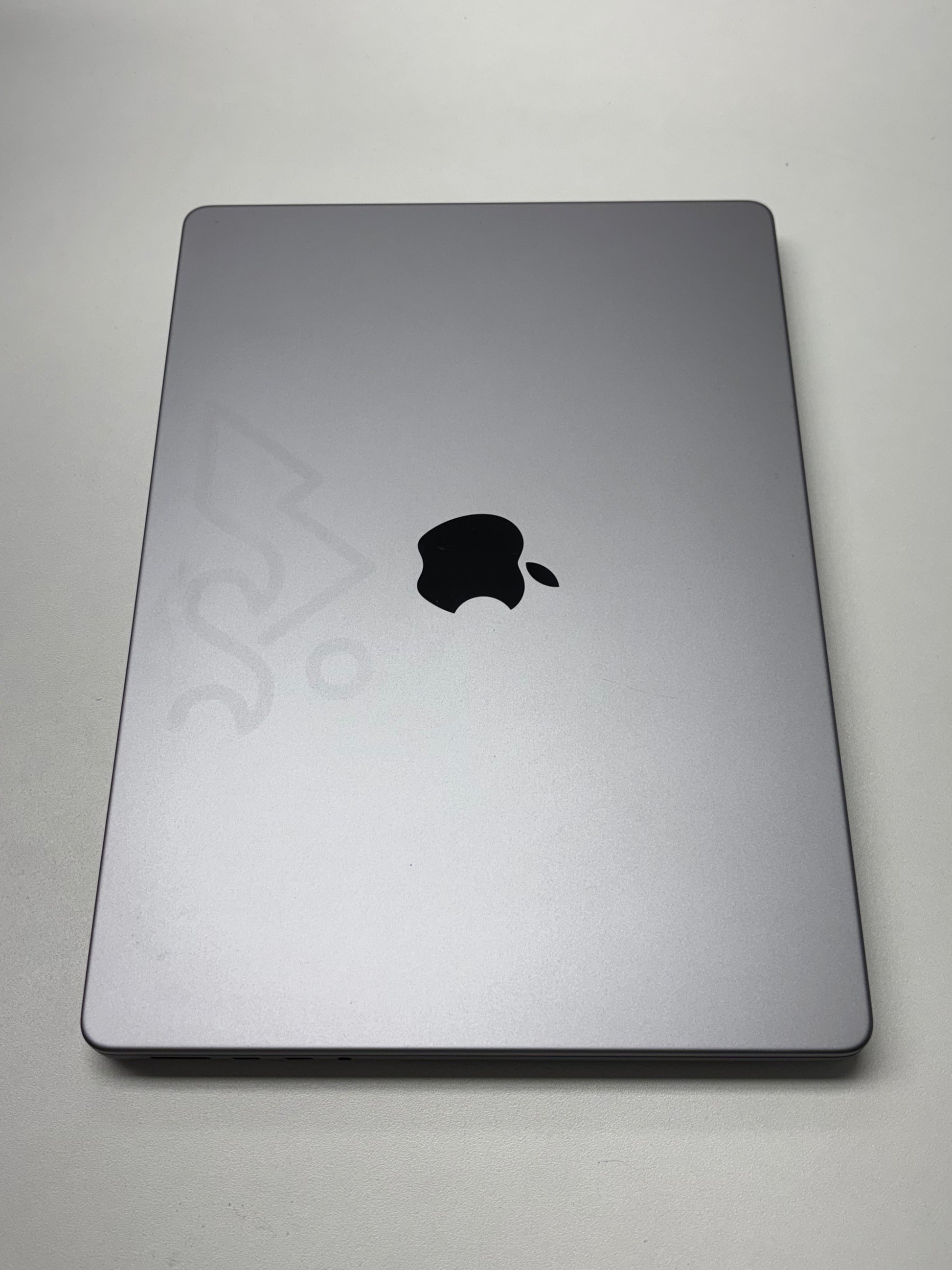 Apple MacBook Pro 14 Space Grau günstig gebraucht kaufen