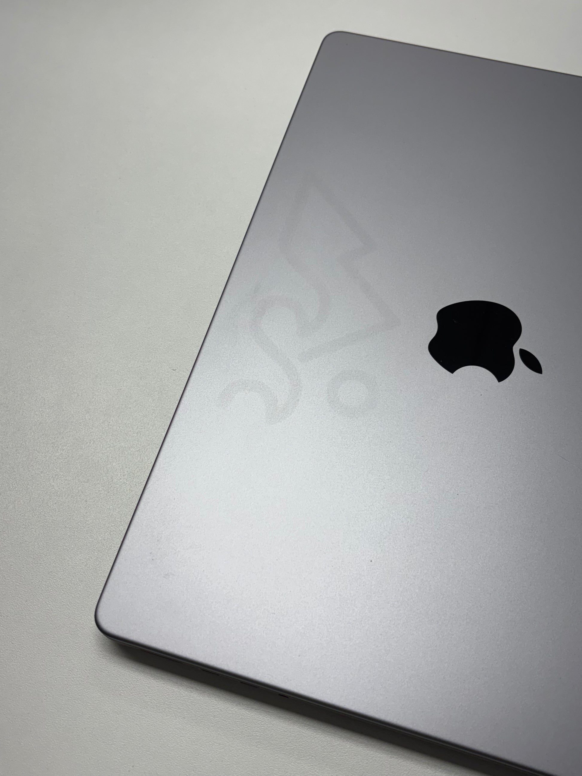 Apple MacBook Pro 14 Space Grau günstig gebraucht kaufen
