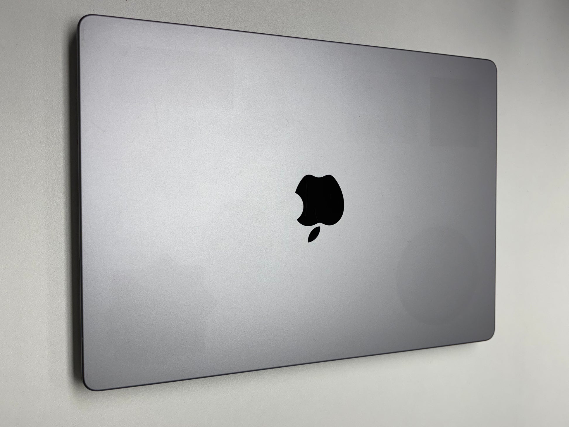 Apple MacBook Pro 14 Space Grau günstig gebraucht kaufen