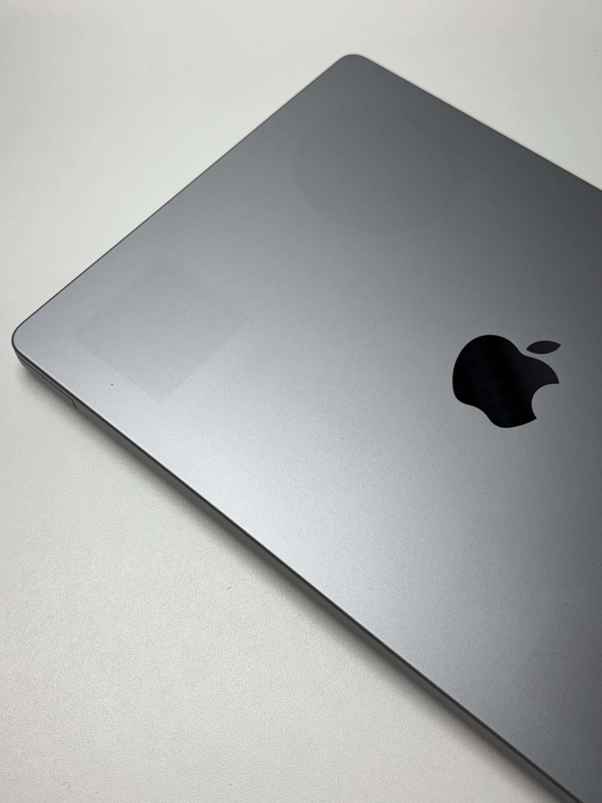 Apple MacBook Pro 14 Space Grau günstig gebraucht kaufen