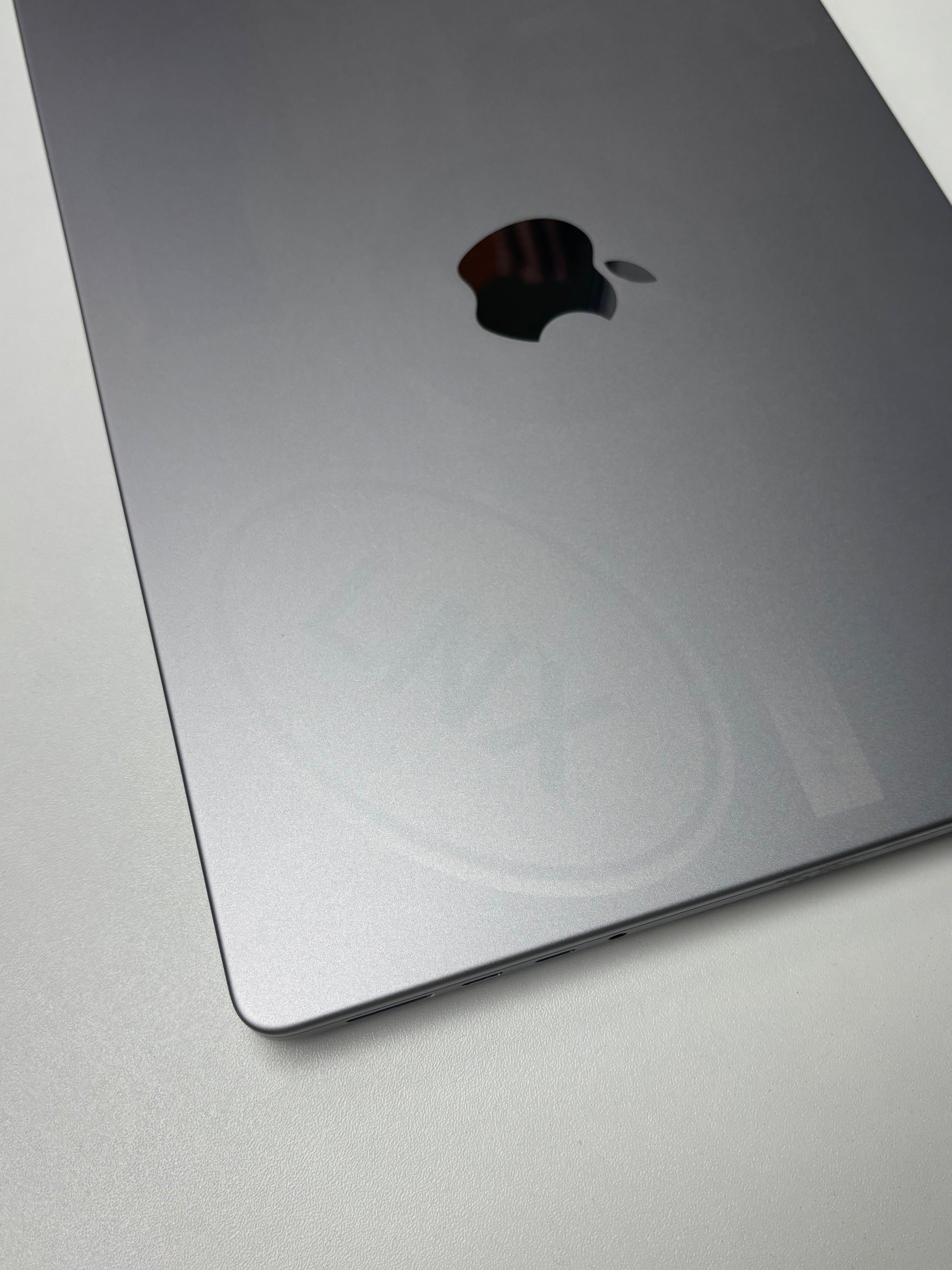 Apple MacBook Pro 14 Space Grau günstig gebraucht kaufen