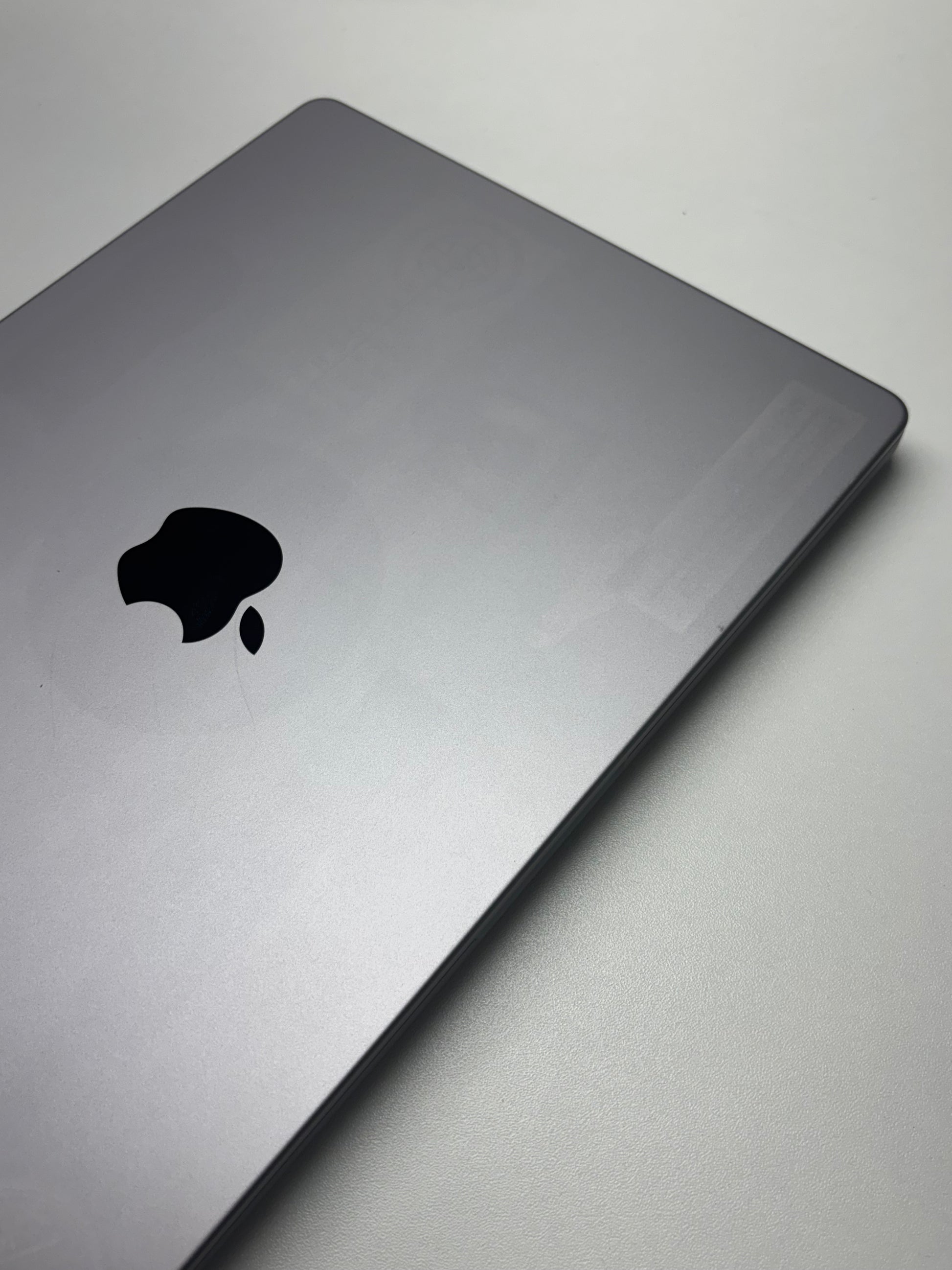 Apple MacBook Pro 14 Space Grau günstig gebraucht kaufen