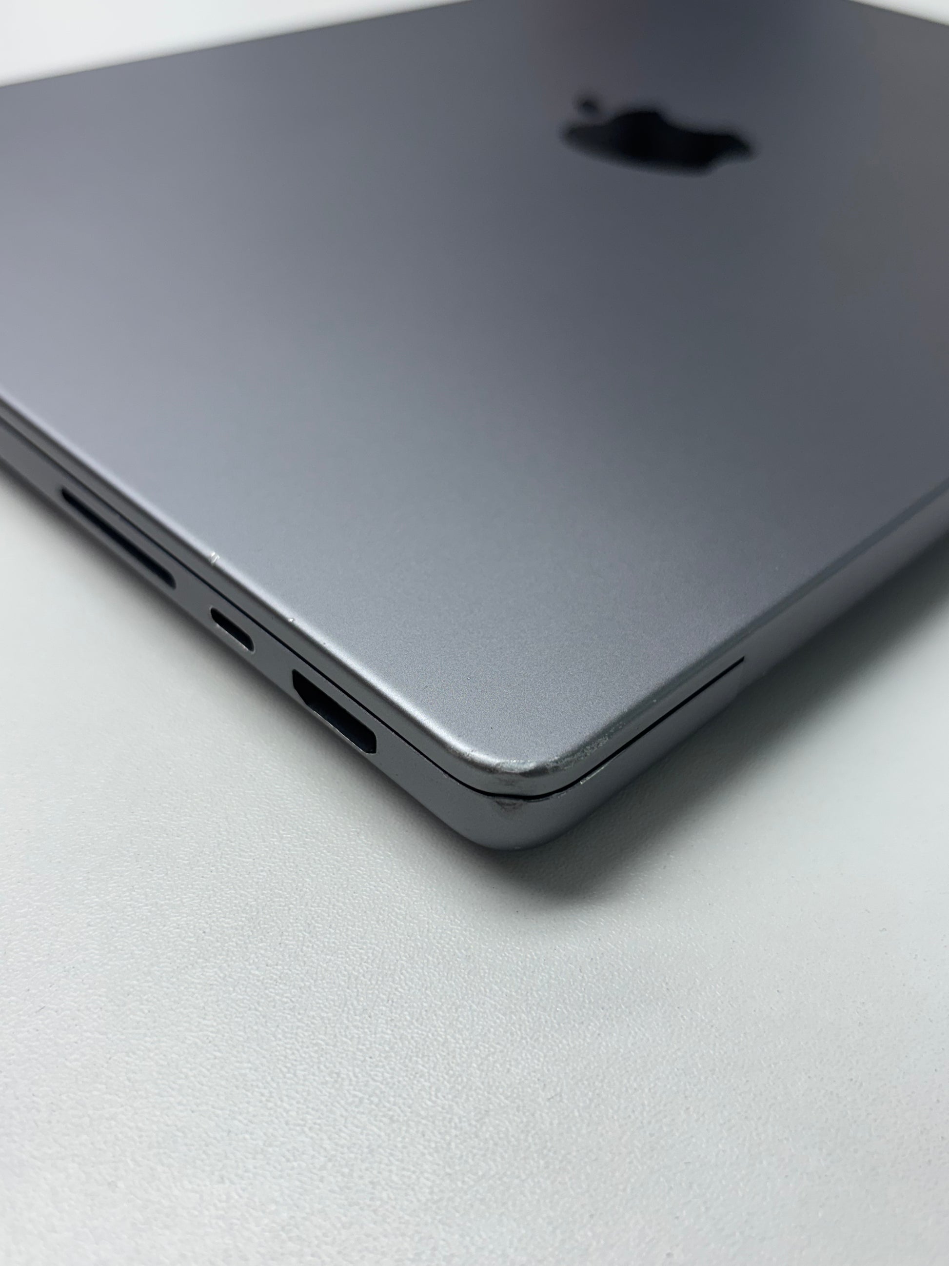 Apple MacBook Pro 14 Space Grau günstig gebraucht kaufen