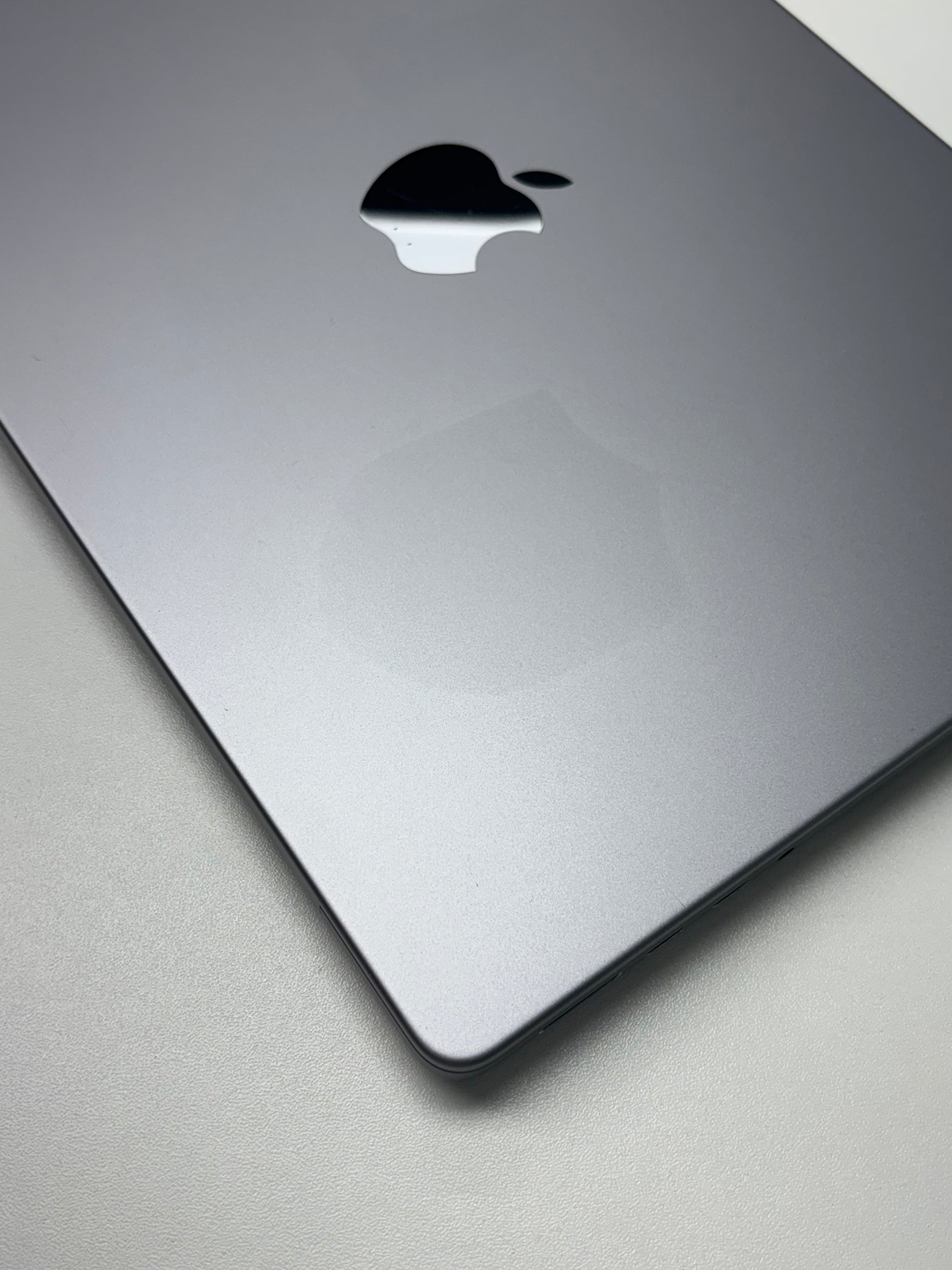 Apple MacBook Pro 14 Space Grau günstig gebraucht kaufen