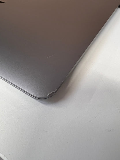 Apple MacBook Air 13 M1, 8-Core CPU und 7-Core GPU Late 2020 Space Grau Grau günstig gebraucht kaufen