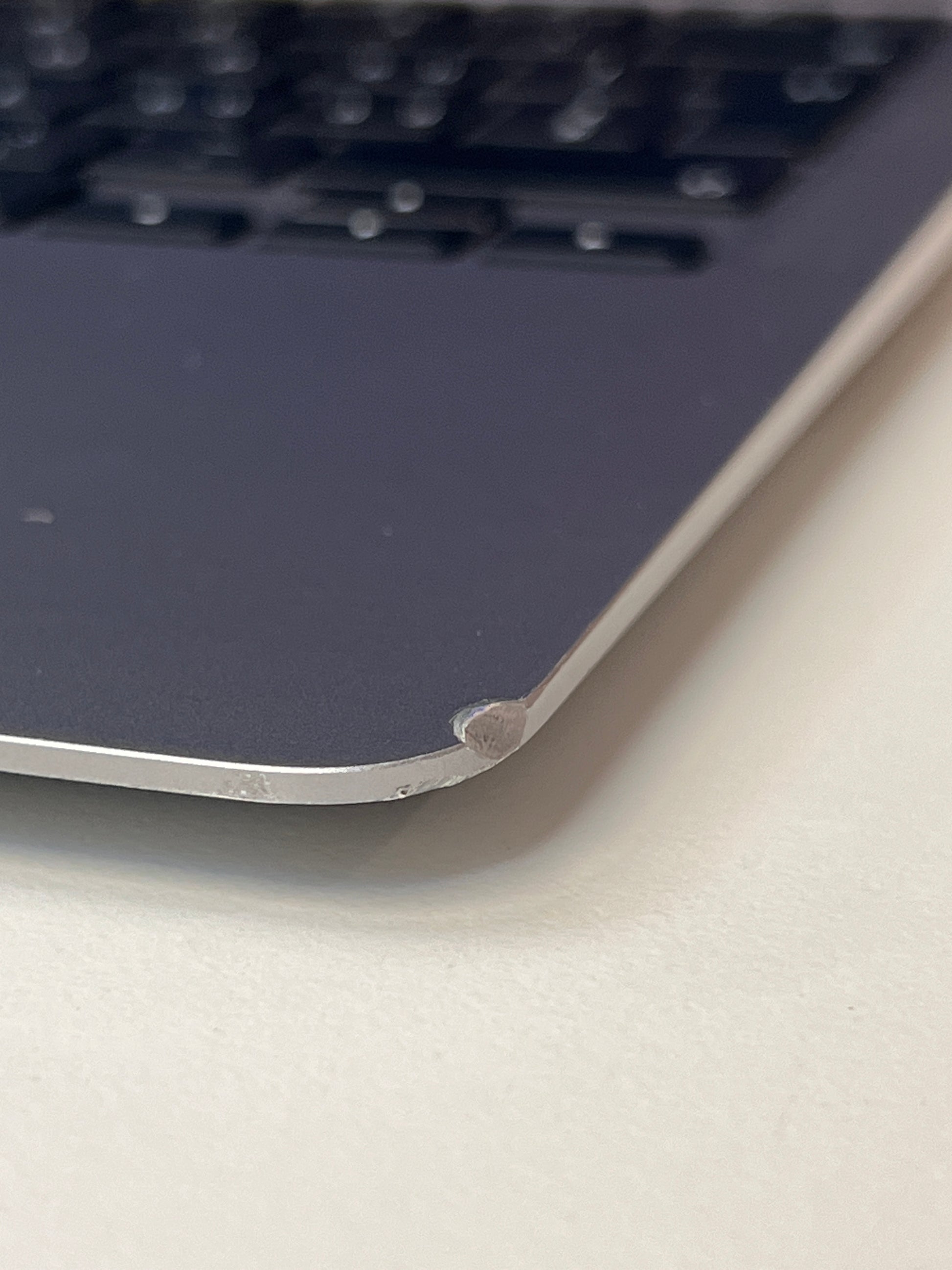 Apple MacBook Air 13 M1, 8-Core CPU und 7-Core GPU Late 2020 Space Grau Grau günstig gebraucht kaufen