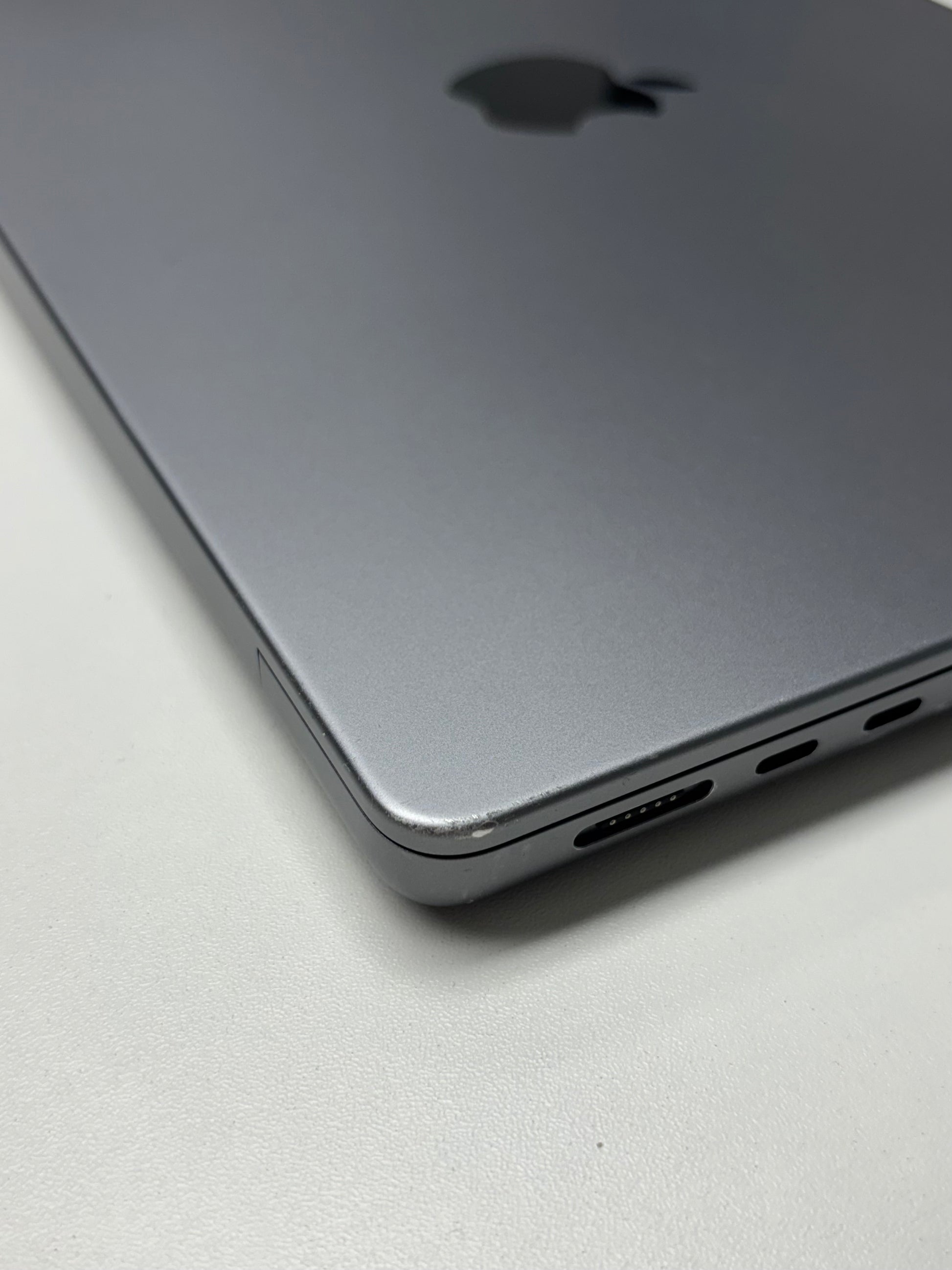 Apple MacBook Pro 14 Space Grau günstig gebraucht kaufen