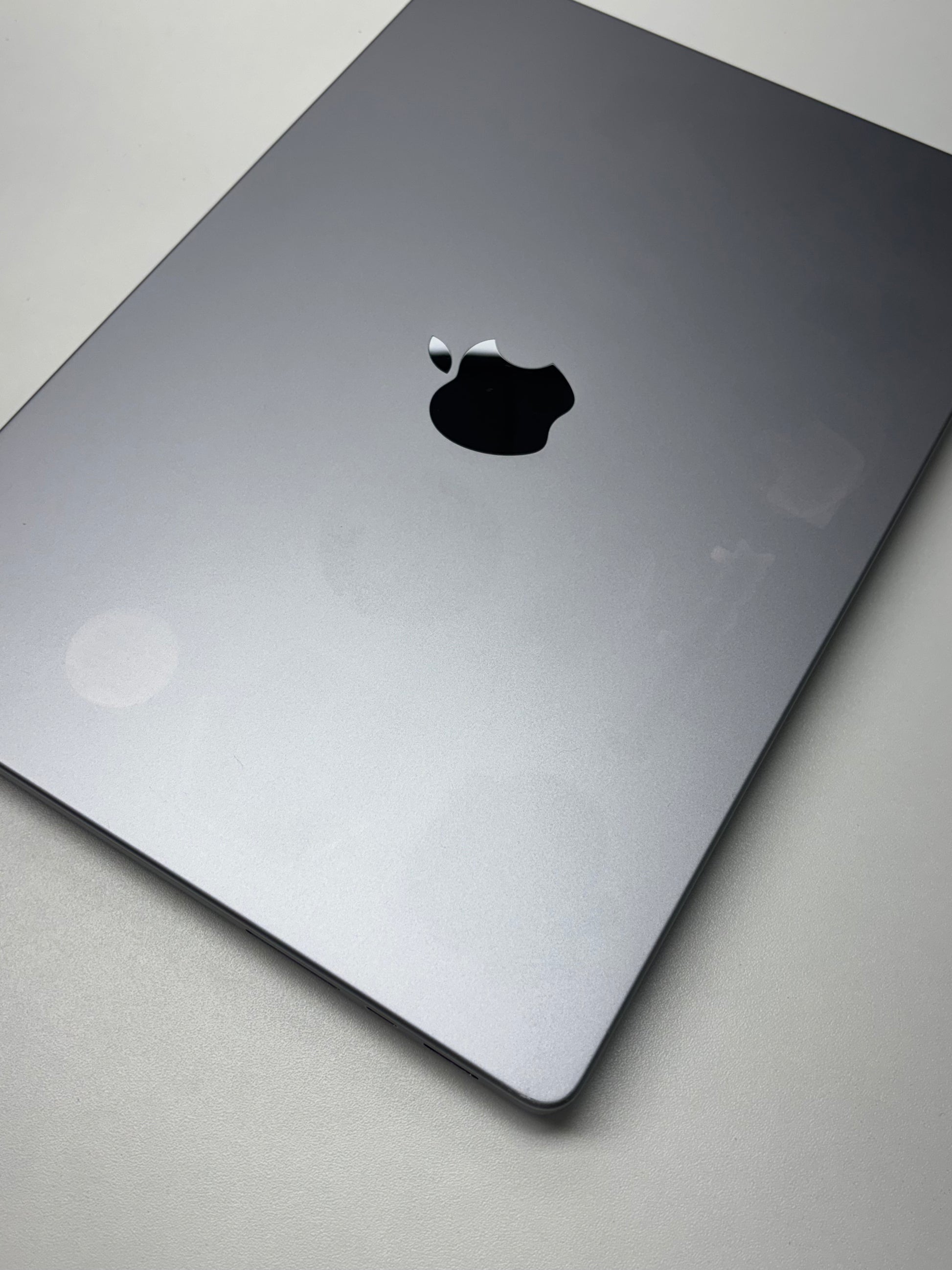 Apple MacBook Pro 14 Space Grau günstig gebraucht kaufen