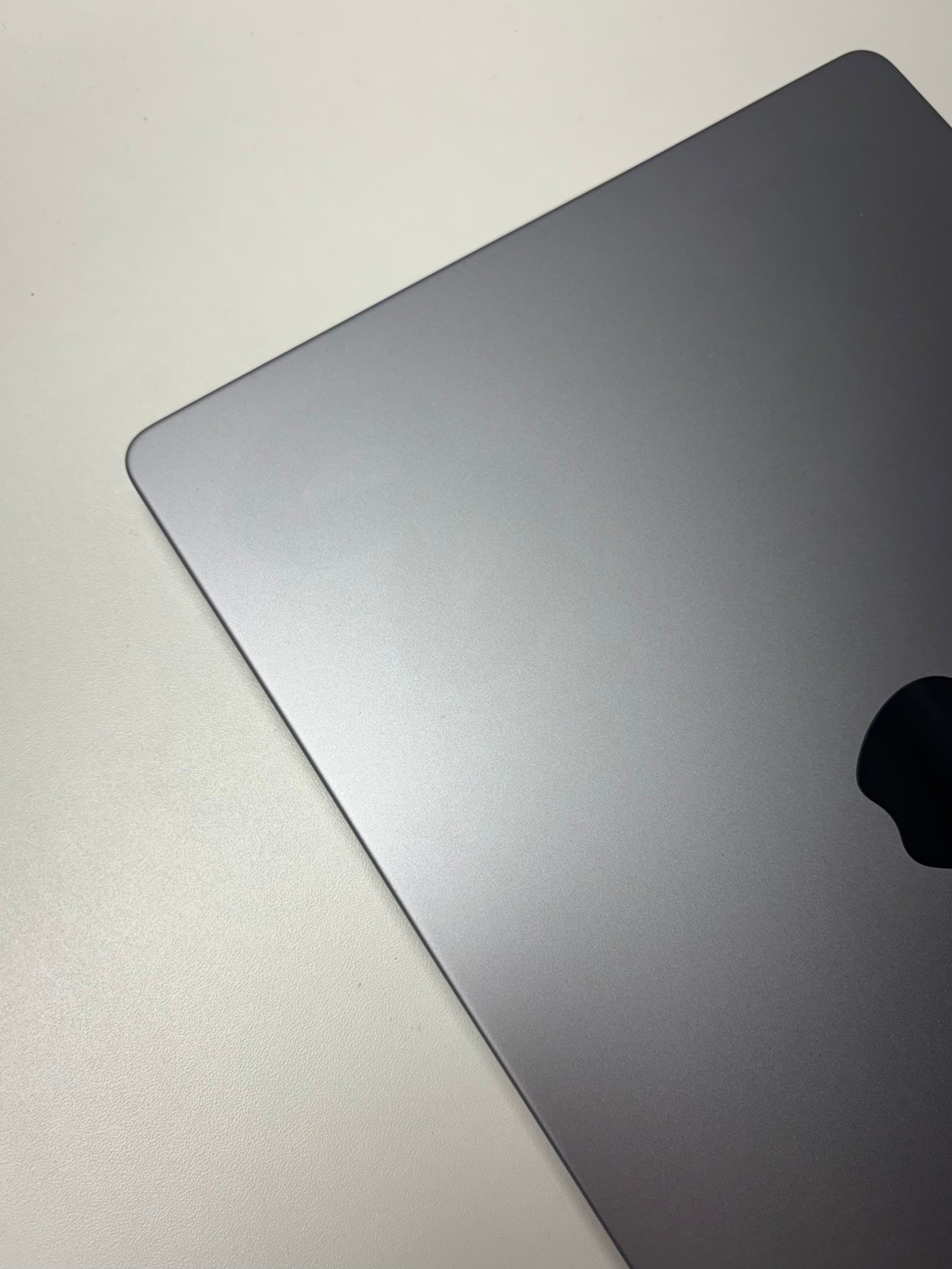 Apple MacBook Pro 14 Space Grau günstig gebraucht kaufen