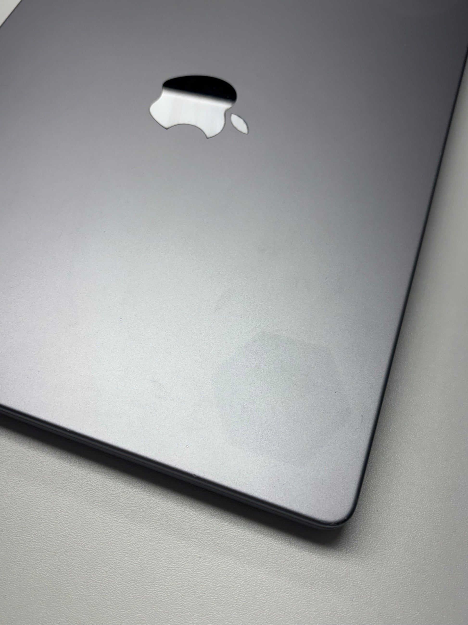 Apple MacBook Pro 14 Space Grau günstig gebraucht kaufen