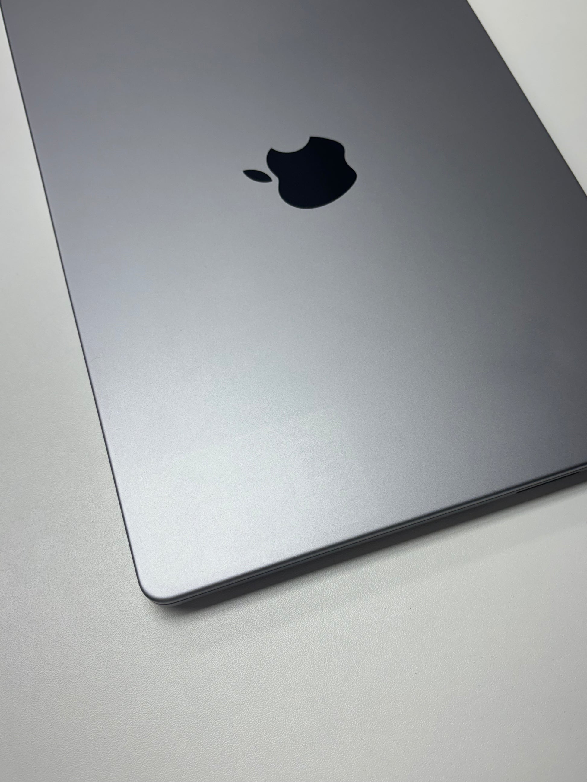 Apple MacBook Pro 14 Space Grau günstig gebraucht kaufen