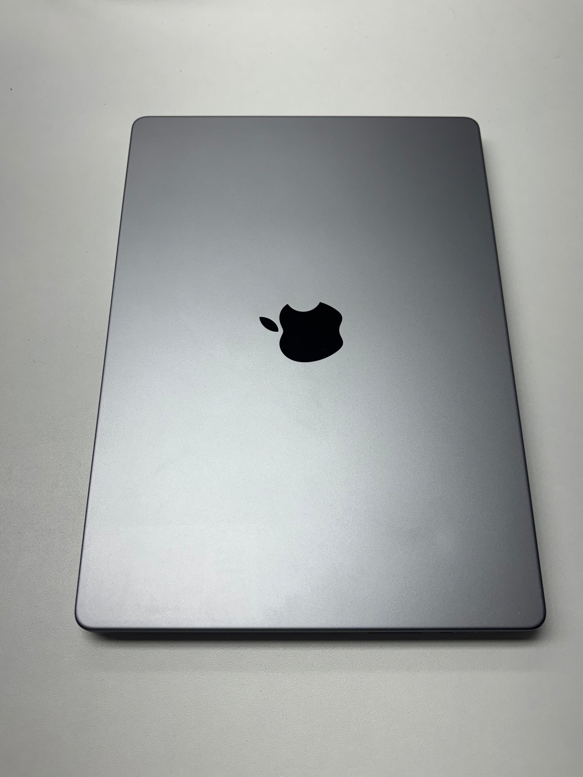 Apple MacBook Pro 14 Space Grau günstig gebraucht kaufen
