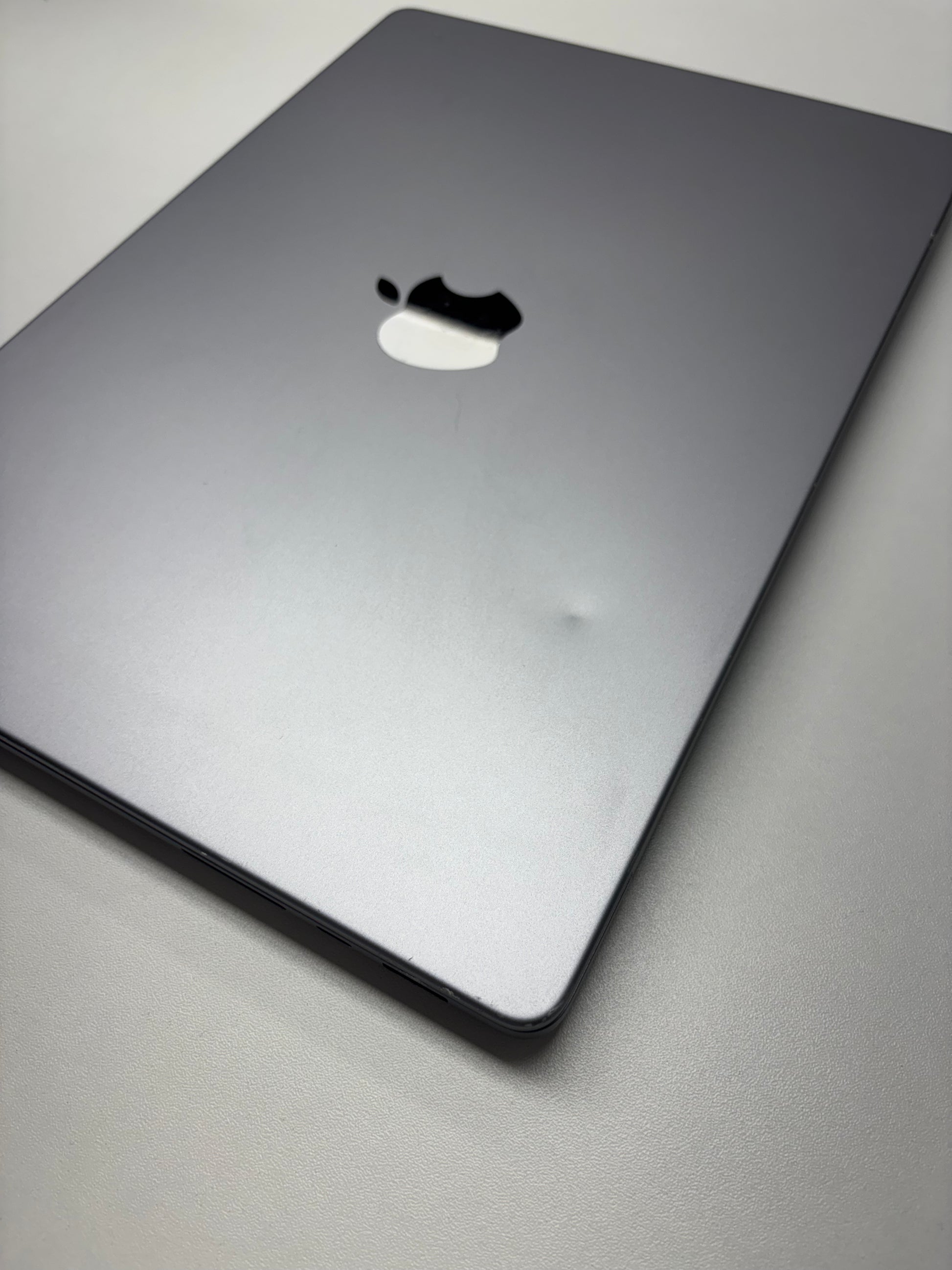 Apple MacBook Pro 14 Space Grau günstig gebraucht kaufen