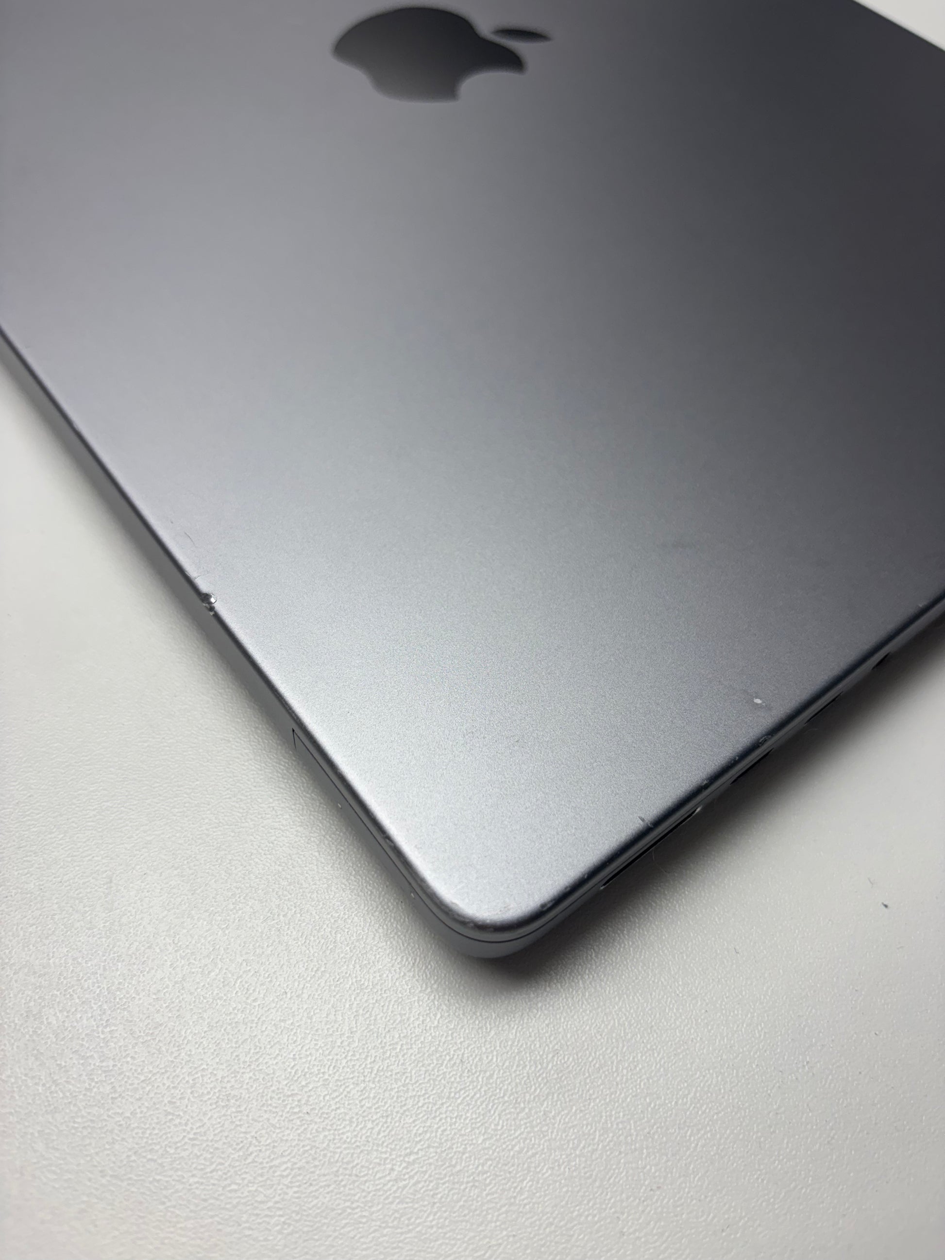 Apple MacBook Pro 14 Space Grau günstig gebraucht kaufen