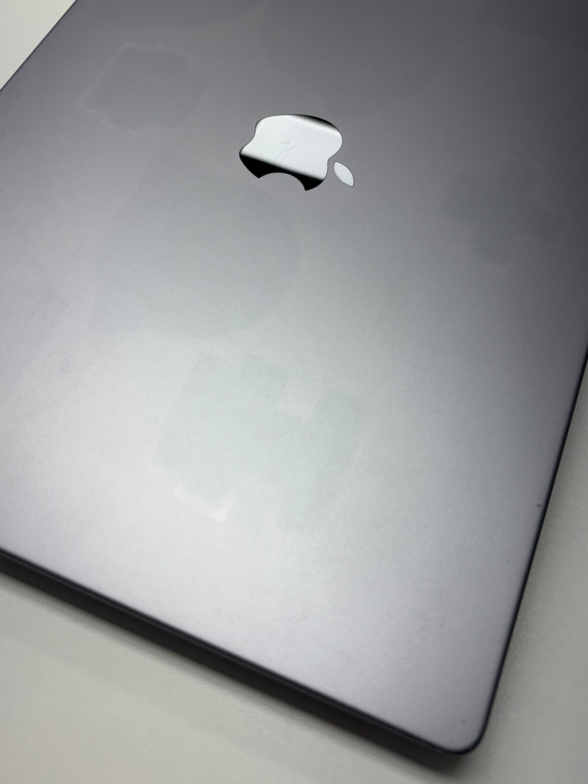 Apple MacBook Pro 16 Space Grau günstig gebraucht kaufen