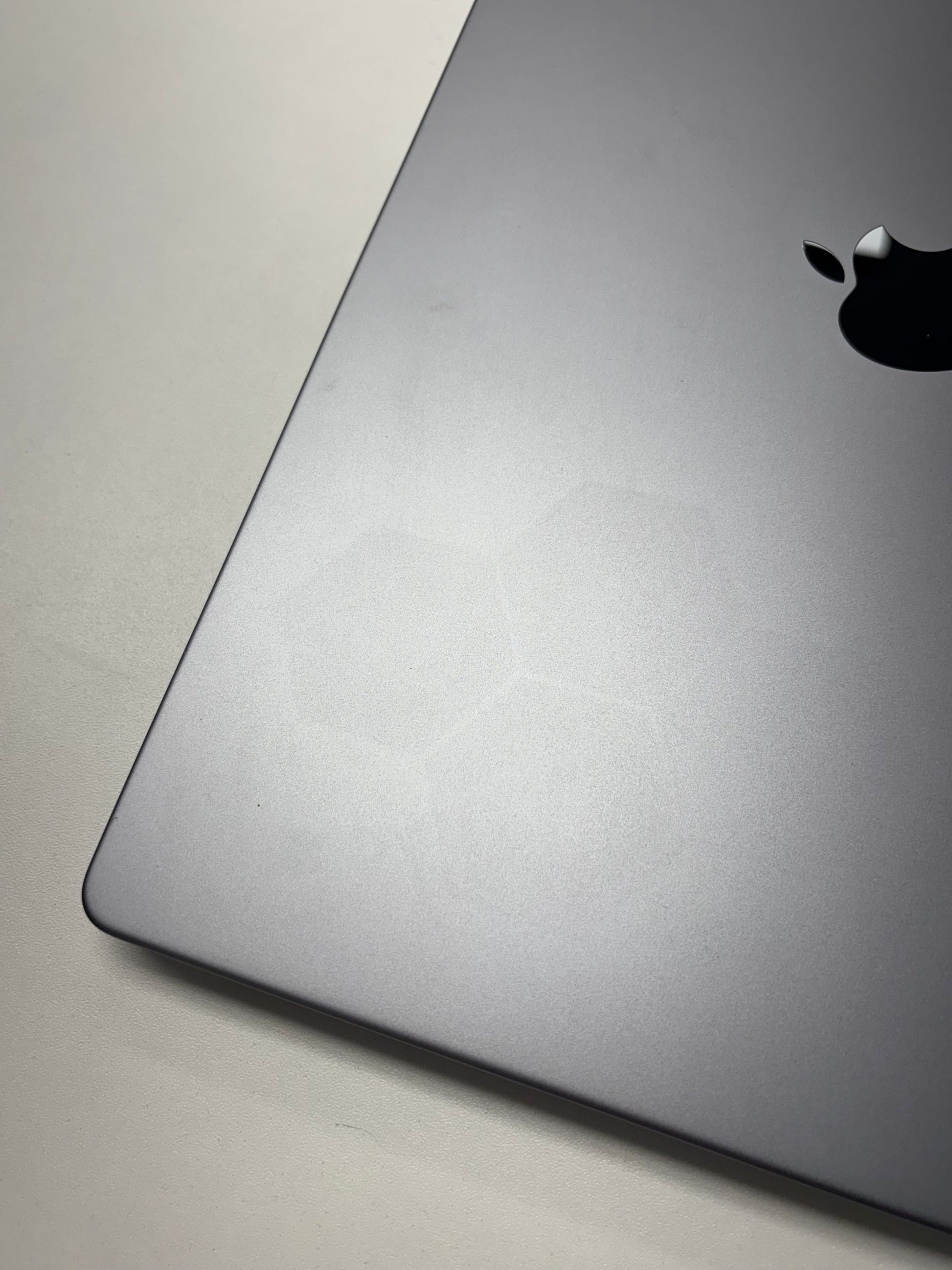 Apple MacBook Pro 16 Space Grau günstig gebraucht kaufen