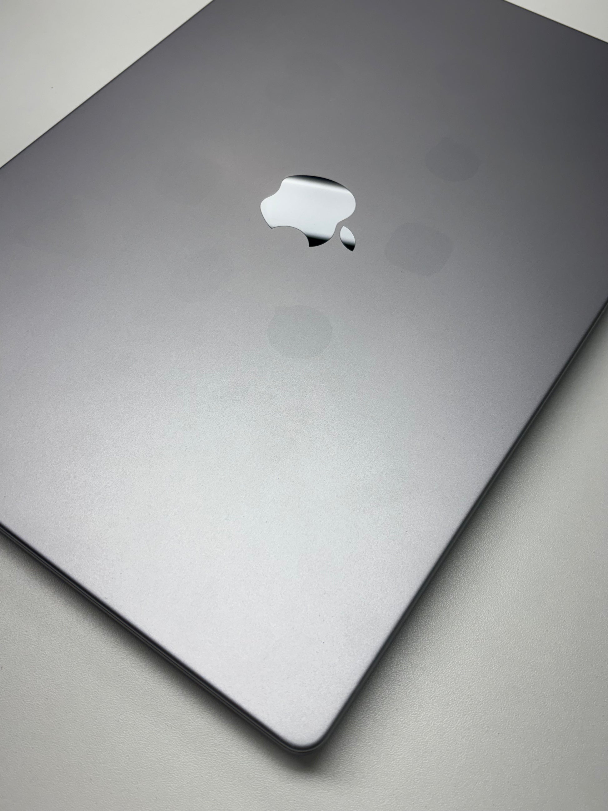 Apple MacBook Pro 16 Space Grau günstig gebraucht kaufen