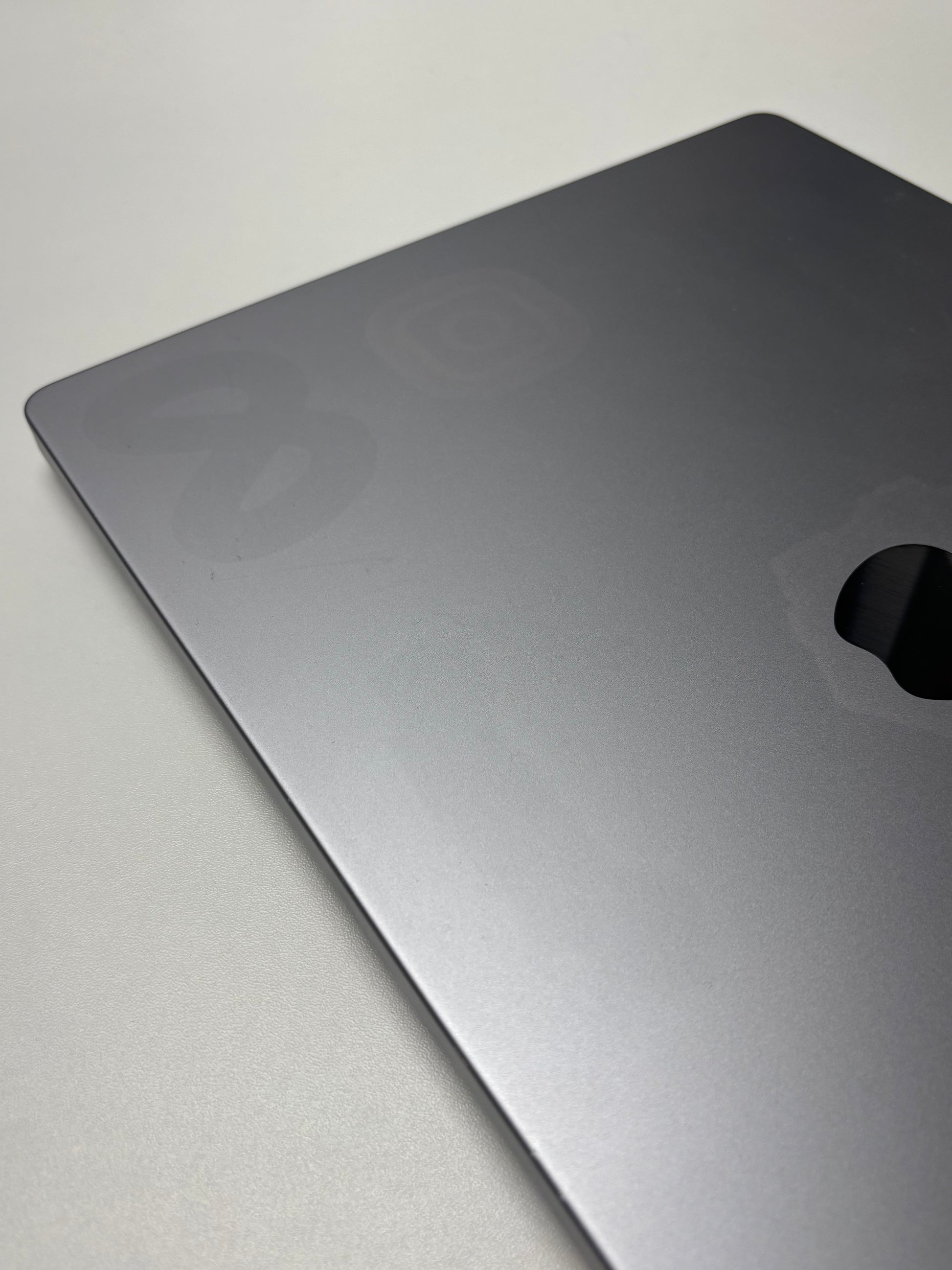 Apple MacBook Pro 16 Space Grau günstig gebraucht kaufen