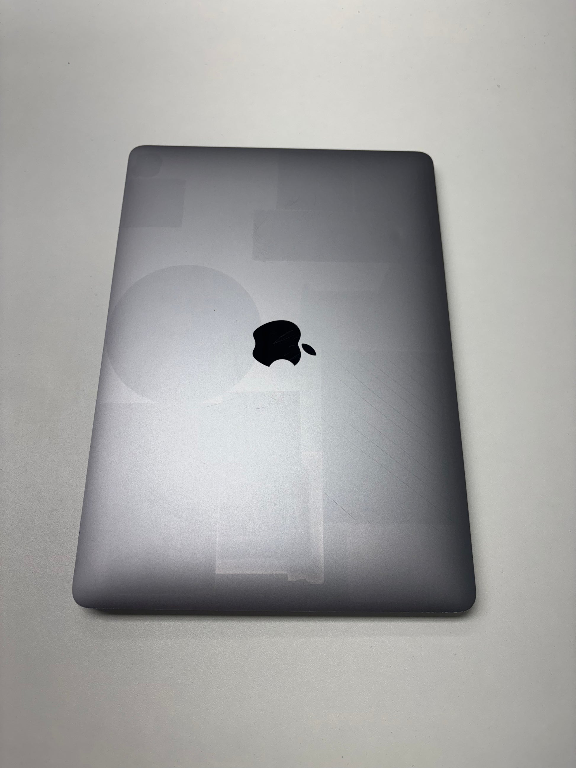 Apple MacBook Air 13 M1, 8-Core CPU und 7-Core GPU Late 2020 Space Grau Grau günstig gebraucht kaufen
