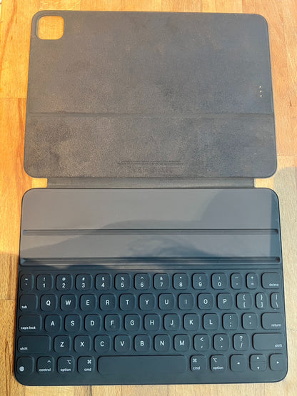 Apple Smart Keyboard iPad Pro 11“, CH Layout Deutsch/Französisch (Schweiz) günstig gebraucht kaufen