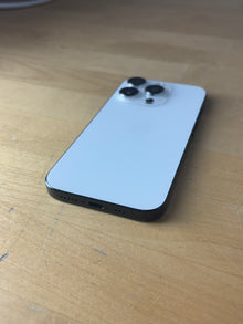 Apple iPhone 16 Pro Apple A18 Pro (3 nm) 16 Pro Titan Weiss Weiss günstig gebraucht kaufen