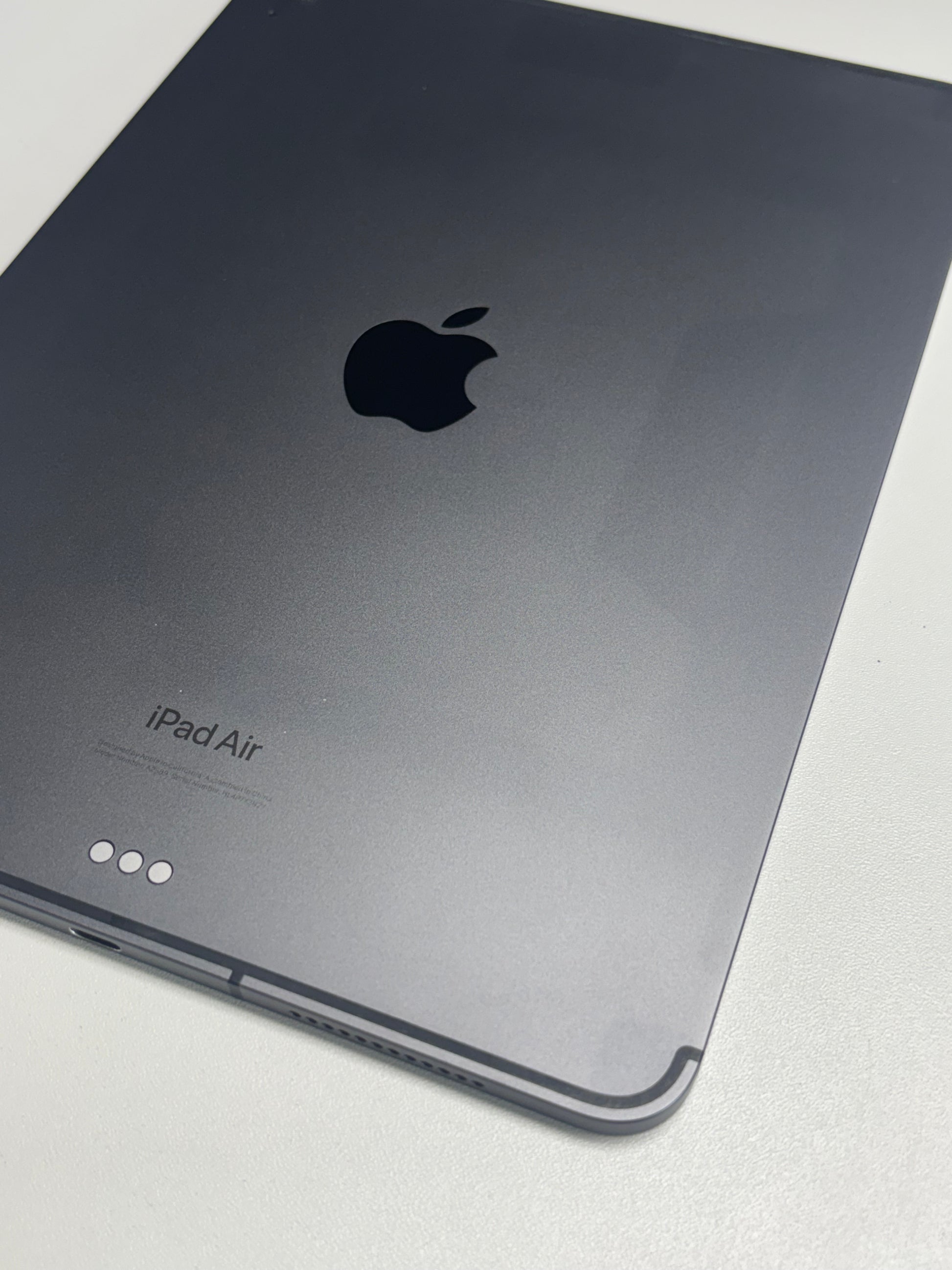 Apple iPad Air 5. Gen (2022) Space Grau günstig gebraucht kaufen