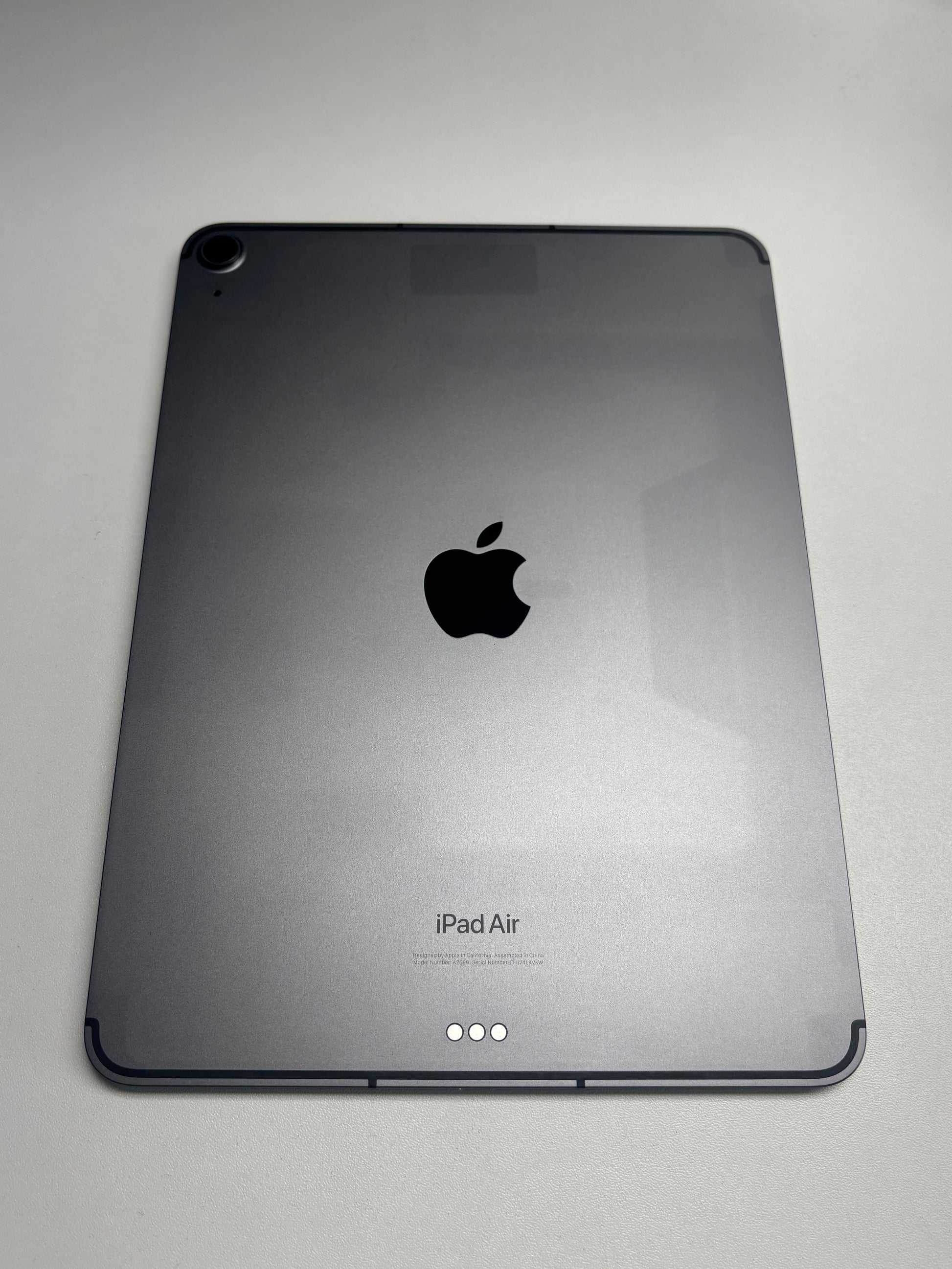 Apple iPad Air 5. Gen (2022) Space Grau günstig gebraucht kaufen