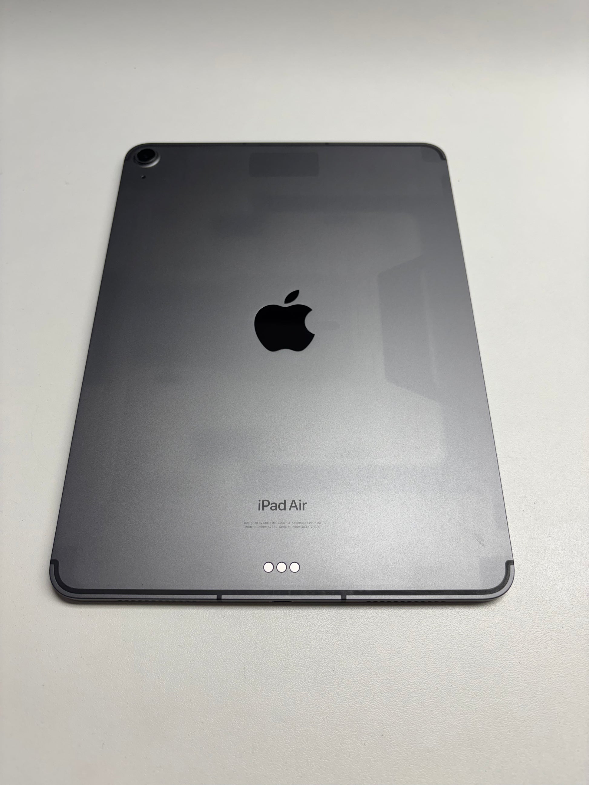 Apple iPad Air 5. Gen (2022) Space Grau günstig gebraucht kaufen