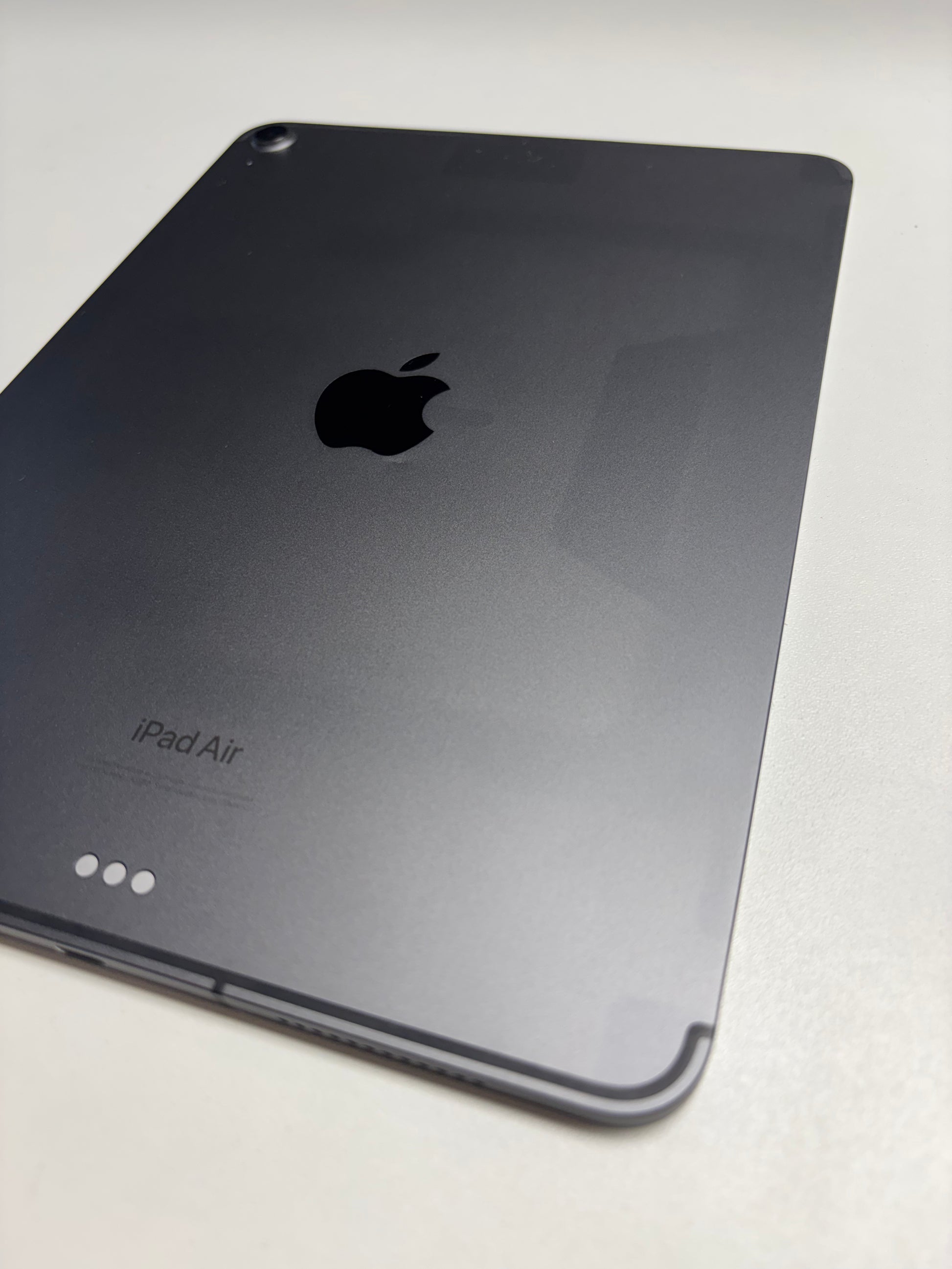 Apple iPad Air 5. Gen (2022) Space Grau günstig gebraucht kaufen