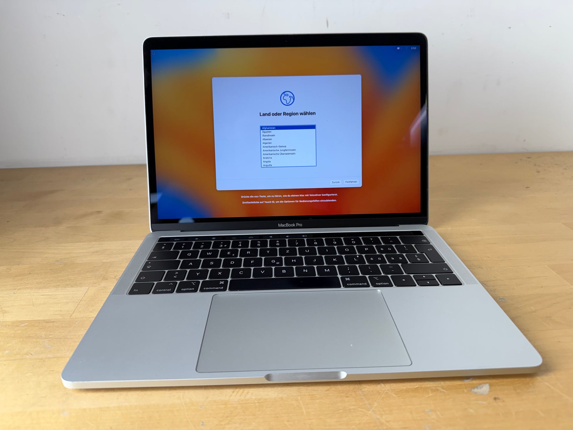 Apple MacBook Pro 13, mit Touch Bar Silber günstig gebraucht kaufen