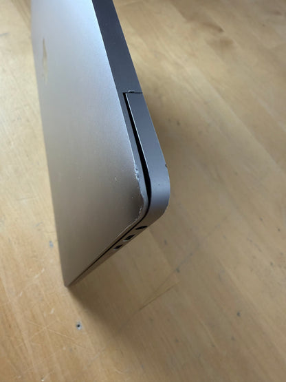 Apple MacBook Pro 13, Touch Bar Space Grau günstig gebraucht kaufen