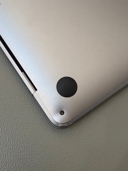 Apple MacBook Air 13 M1, 8-Core CPU und 7-Core GPU Late 2020 Space Grau Grau günstig gebraucht kaufen